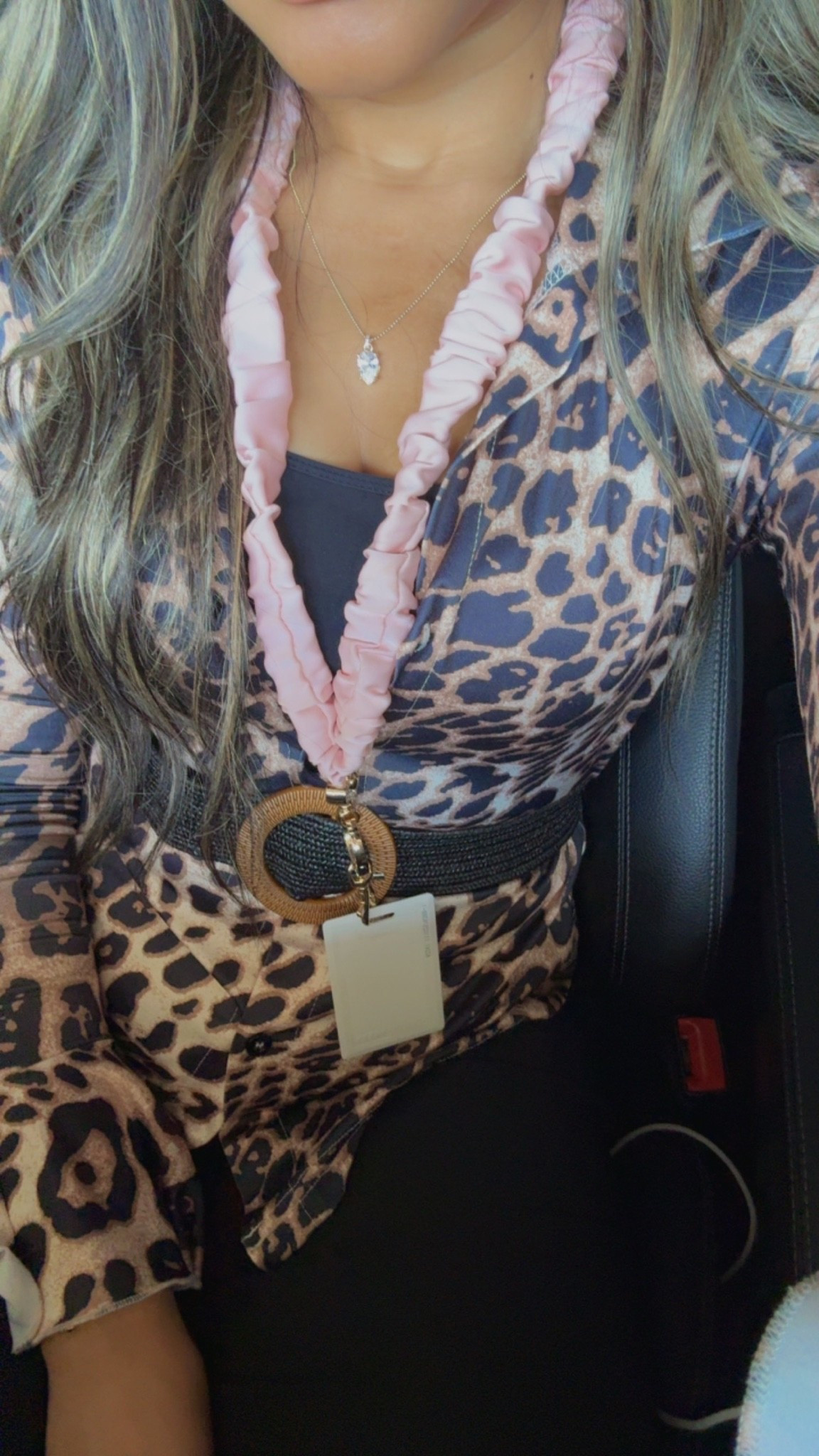 Yall I literally get asked about my work lanyard almost every time I wear it on my neck 😄 yes it’s a scrunchie and I have to add every time that I got it from Amazon! 🩷

Amazon finds affordable scrunchie lanyard bling cute girly pink
