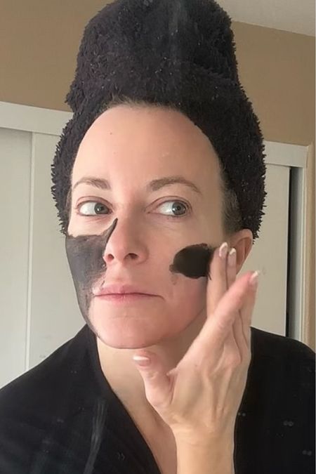 New Year’s Eve Facial Prep ideas for women 45 and over:
Elemis revitalizing mask 

#LTKHoliday #LTKbeauty #LTKover40