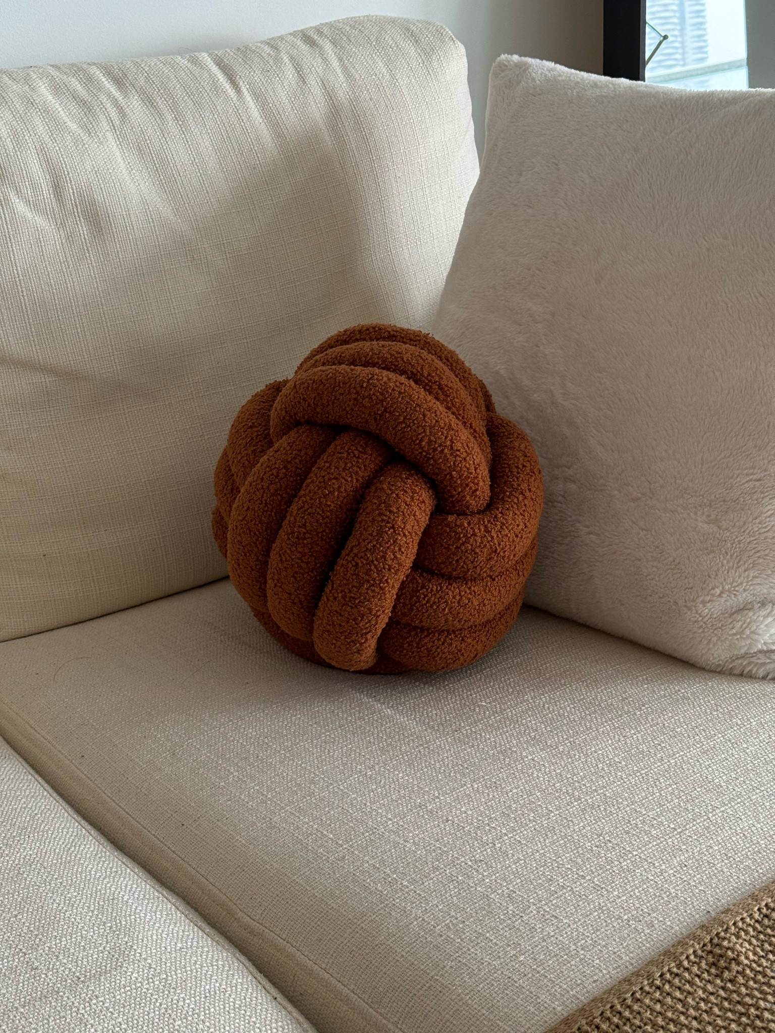 Knot pillow 😊

#LTKhome