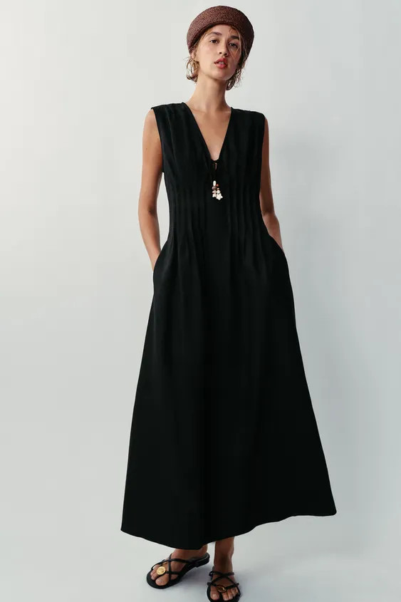 Model height: 173 cmDress made from a linen blend. V-neckline with a cord with beads and sleevele... | Zara UK