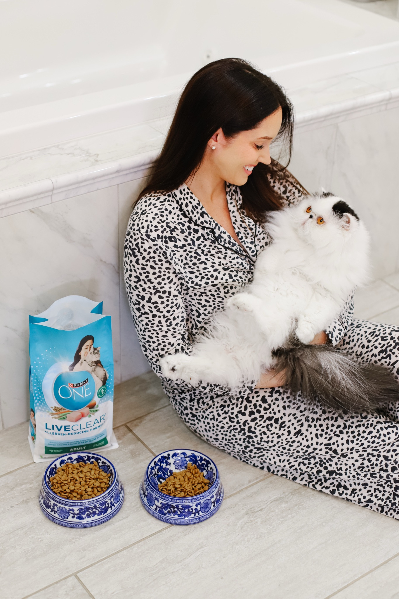 In 2024 we said GOODBYE to itching and sneezing!!! Ollie and Oscar have been on this new  @purinaone_us LiveClear cat food for a few months and it’s working!  #Ad This revolutionary food helps reduce the major allergen found in cat hair and dander. When cats eat LiveClear a protein sourced from eggs binds to a major allergen they produce and neutralizes it.

If you’re sensitive to cat allergens like me, definitely give Purina ONE LiveClear a try and comment “CAT MOM” to shop! #purinaone #purinaoneliveclear #TargetPartner #Target #PurinaTreatsPartner 

#LTKFamily #LTKPets #LTKHome