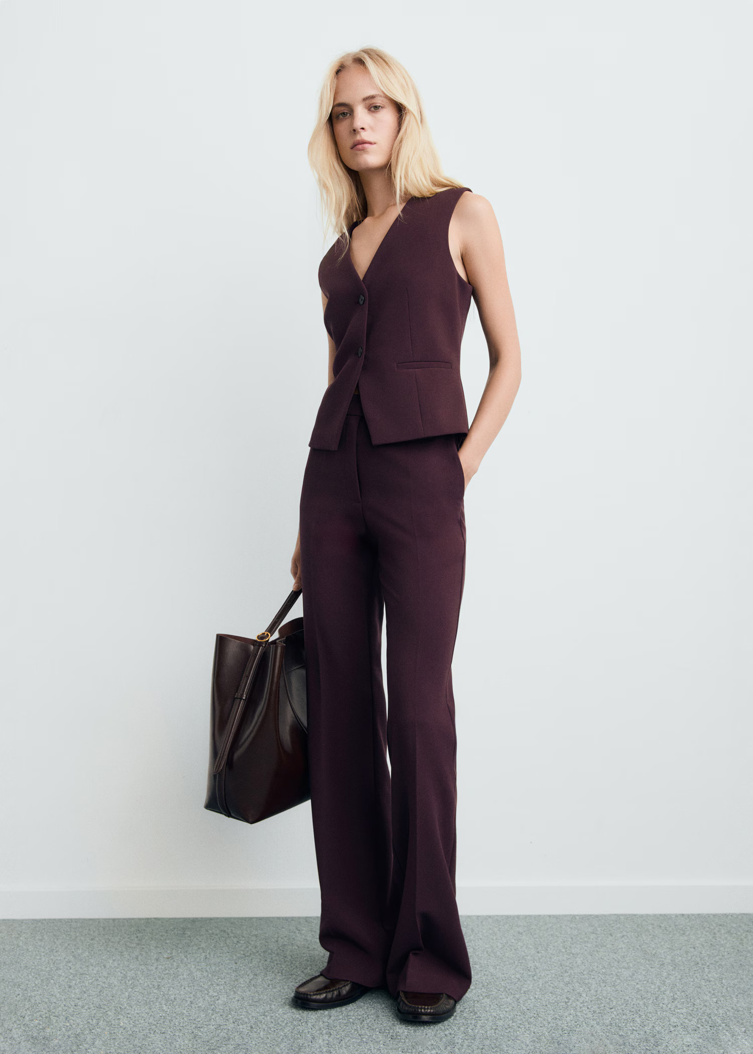 Mid-rise flare trousers | Mango EU