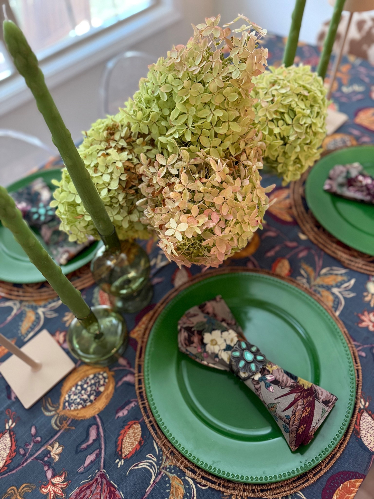 Pro trip, just let your hydrangeas dry up and you’ll have a arrangement all fall that fits the vibes 🤌🏻

#fall #falltable #tablescape #falltablescape #thanksgiving #autumn 

Studio McGree x Target tablecloth from 2024 
*linking similar 

#LTKFindsUnder100 #LTKSeasonal #LTKHome