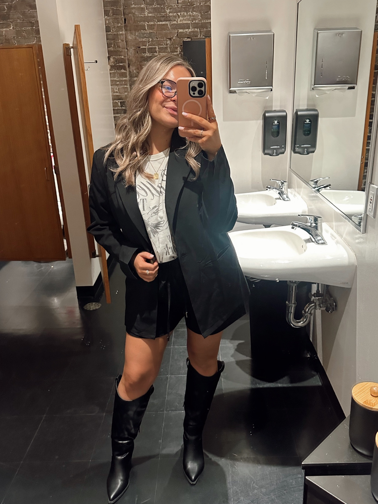 corporate cowgirl!! 🖤📞📈



#LTKSeasonal #LTKMidsize #LTKFindsUnder50