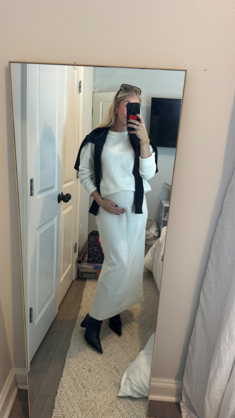 The cutest most affordable sweater set that is so great for the pregnant mamas too!! 

Wearing a Large skirt to account for the bump and medium sweater (sweater is oversized, could have sized down)

#LTKBump #LTKFindsUnder100 #LTKWorkwear