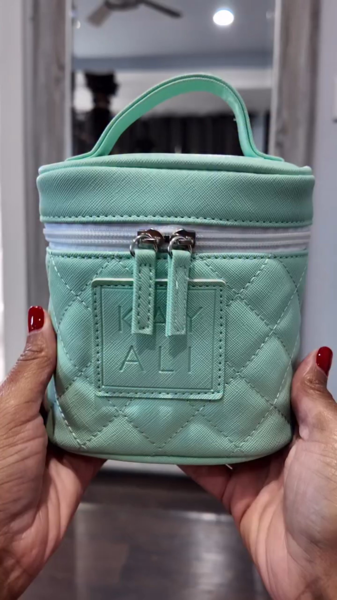 Fragrances I took with me on a recent trip to Las Vegas! They were perfect for the occasion. More on these coming soon to my YouTube! 

Fragrances Shown:
-Mancera Amore Caffe
-Borntostandout Naked Laundry
-Maison Francis Kurkdjian Reflets D’Ambre
-Tom Ford Amber Intrigue

All fragrances linked in bio! Type VEGAS BABY to get the links sent directly to you! 

What fragrances scream Vegas to you?
#fragrancereviewer #fragrancelover #fragrance #perfume #fragrancecollection #fallfragrances