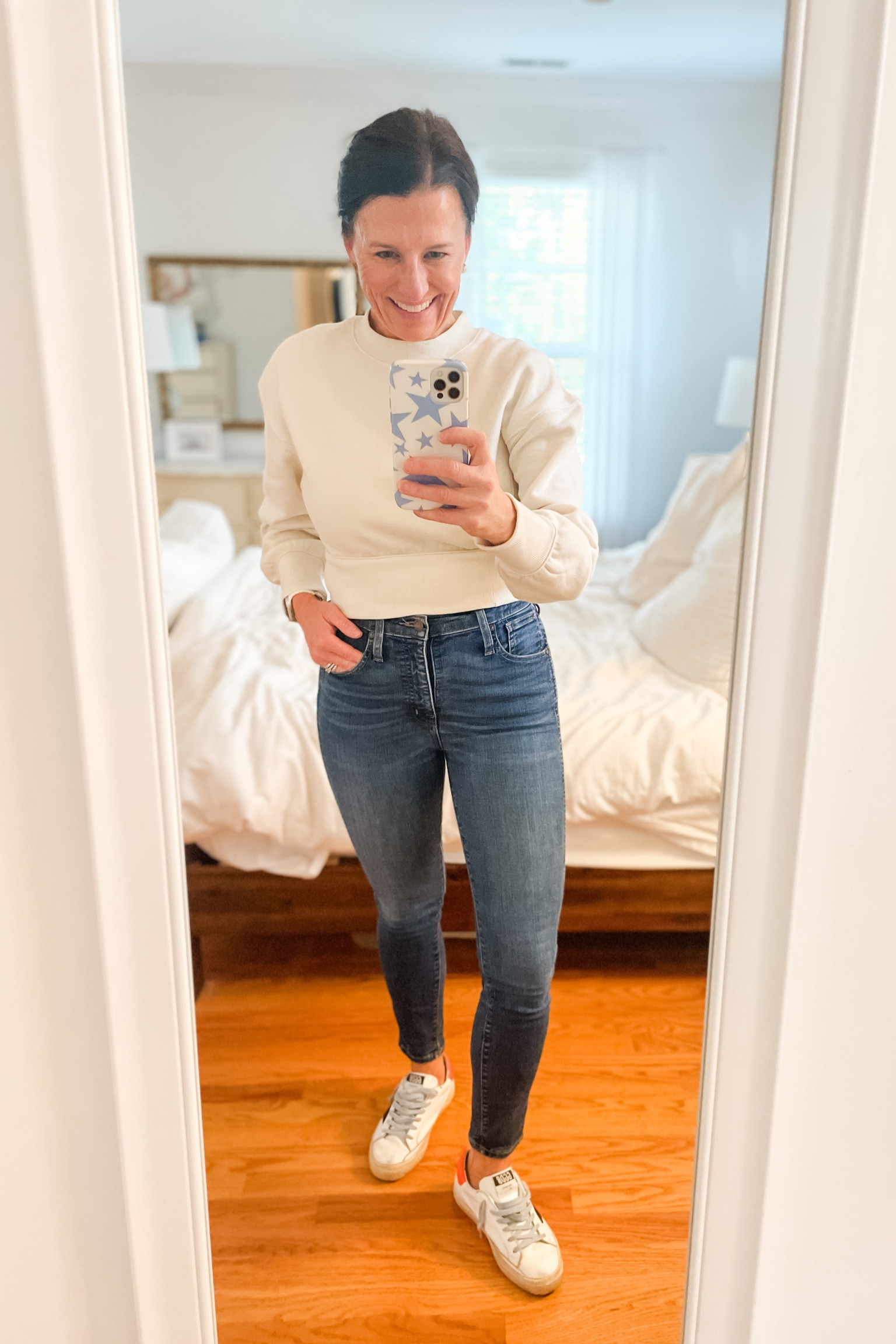 My oldest told me I’m “really obsessed with sweatshirts this season” and she’s not wrong.  😂 When they’re this good, can you blame me?! I’m wearing an XS, I’d say it’s true to size!