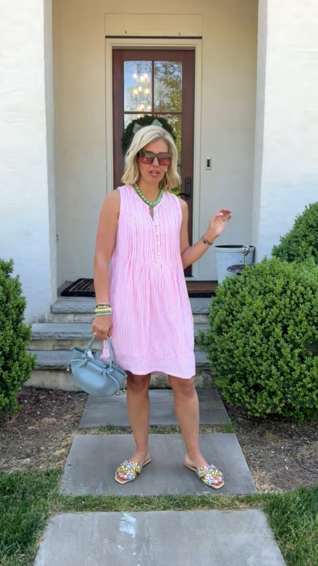 You know the dress is good if I have worn it for 2+ years now! I’m in xs & 7 sandal (size 1 down). 