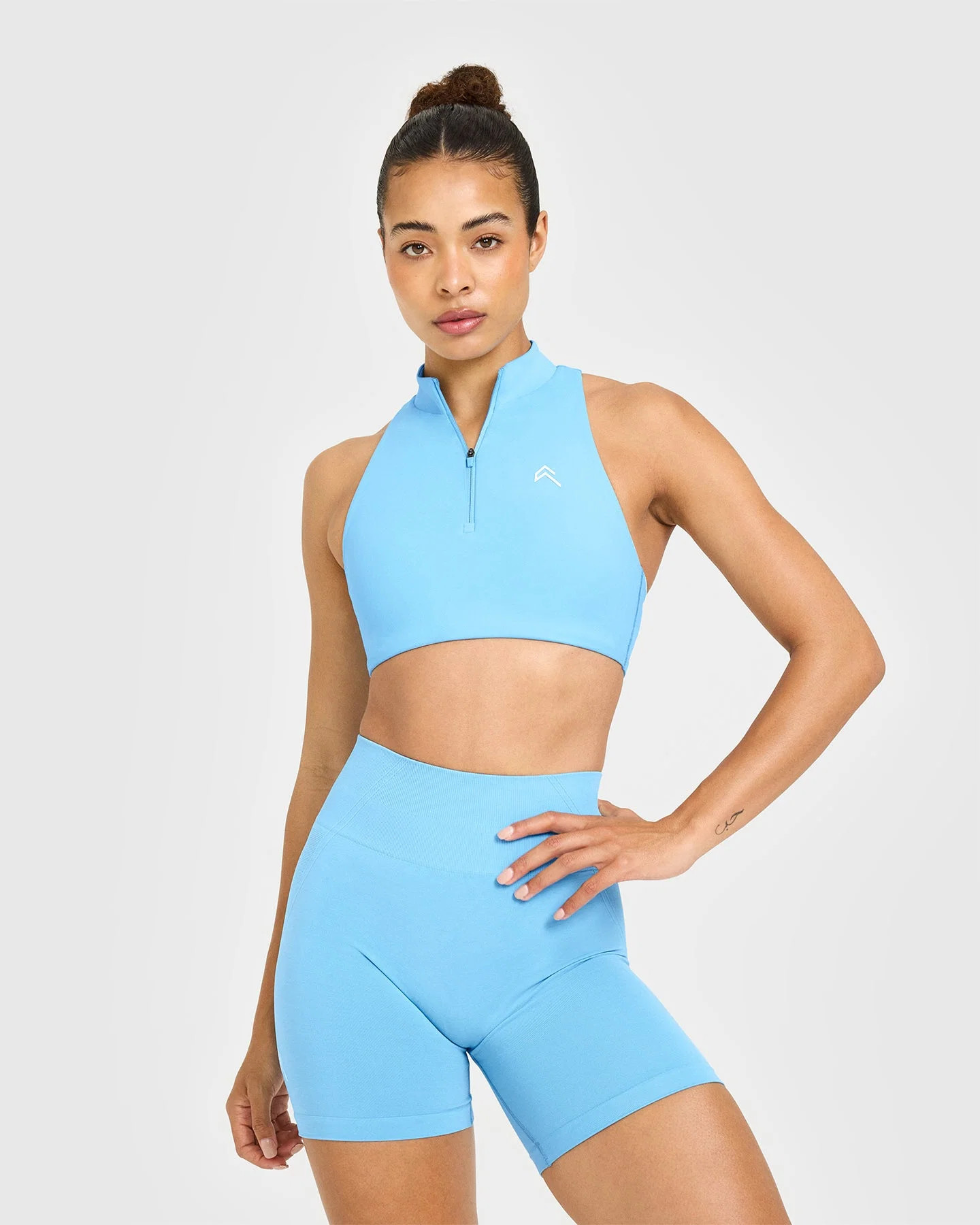 EasyLift™ Zip High Neck Sports Bra with White Logo
Arctic Blue | Oner Active (UK / US)