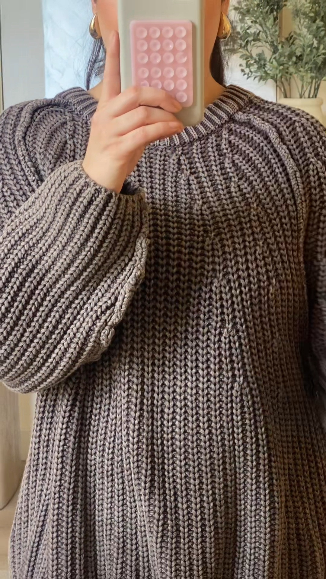 styling oversized sweaters on a 5”3 frame 

#LTKHoliday #LTKMidsize #LTKStyleTip