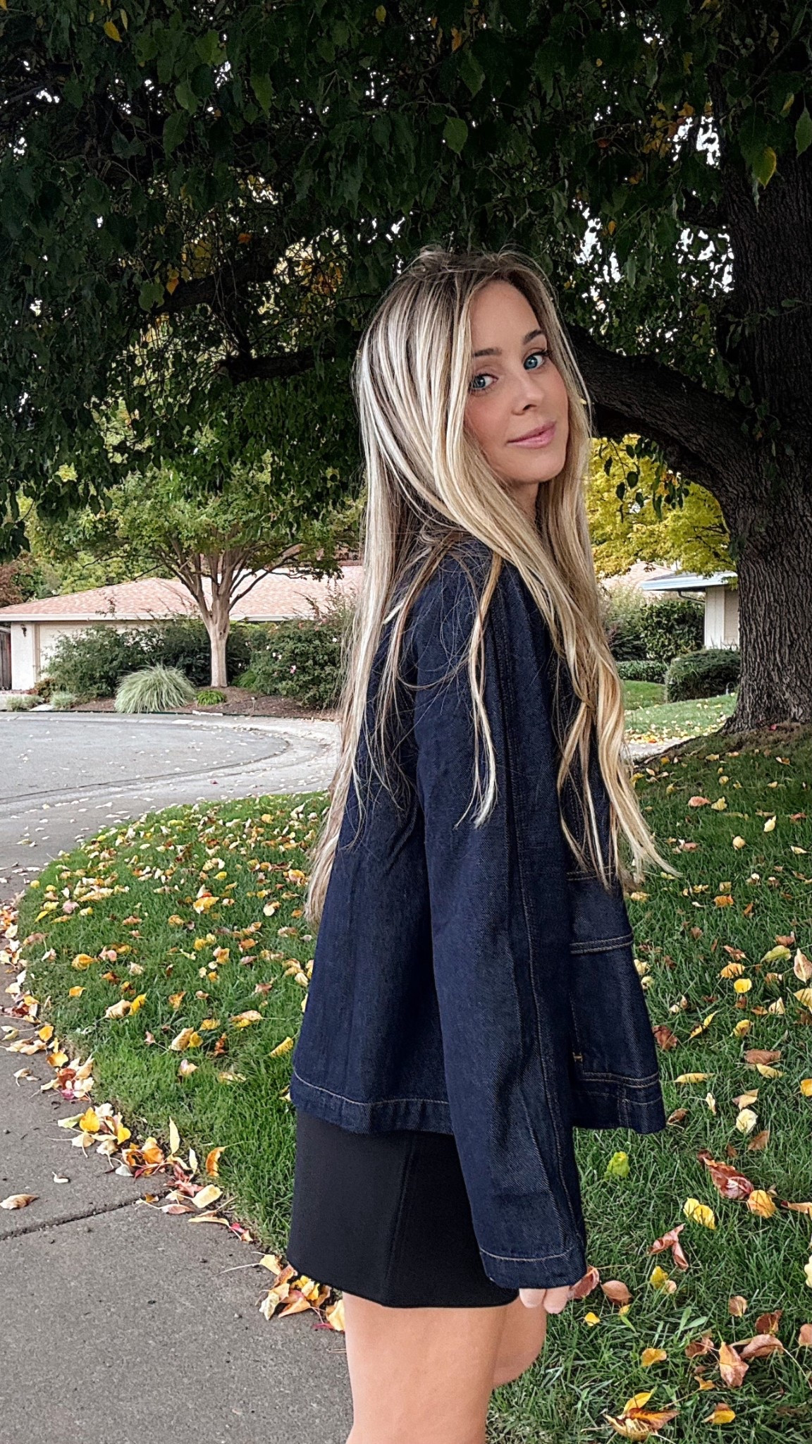 this barn jacket is so good with its espresso collar.

#LTKShoeCrush #LTKStyleTip #LTKFindsUnder100