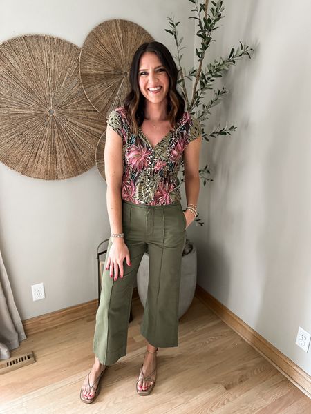 It’s been so fun to partner with @nordstromrack to share some fun fashion options for spring and summer. #NordstromRackPartner #RackScore 

Top - small
Pants - size 2 


#LTKfindsunder100 #LTKstyletip #LTKfindsunder50