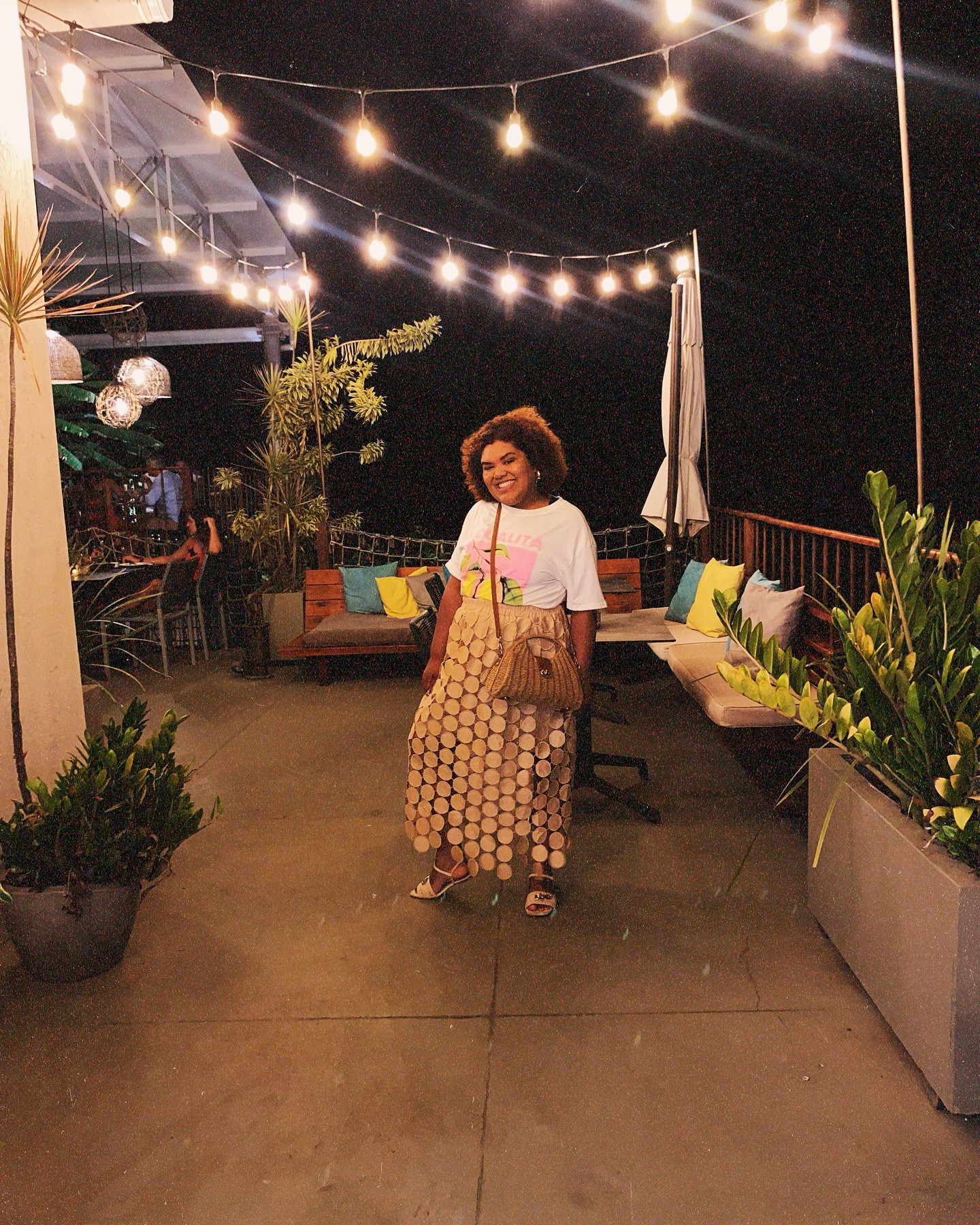 Se eu falar que eu sou linda é muito Egotrip? porque eu me senti uma deusa gata com esse look, casualmente deusa gata sabe, acho que a legenda seria deusa gata que não precisou se arrumar muito para bater perna por aí em Noronha. 
Na verdade essa foto foi tirada em um restaurante que nós não gostamos muito porque ele fechava super cedo, e a atendente não foi muito simpática com a gente mas o lugar era muito lindo, então eu aproveitei pra tirar muitas fotos.
.
.
Agora por favor deixa seu comentário fofinho falando que eu sou uma deusa gata pra enaltecer a blogueira favorita de vocês beijo.

#noronha #piconoronha #lookprisantana