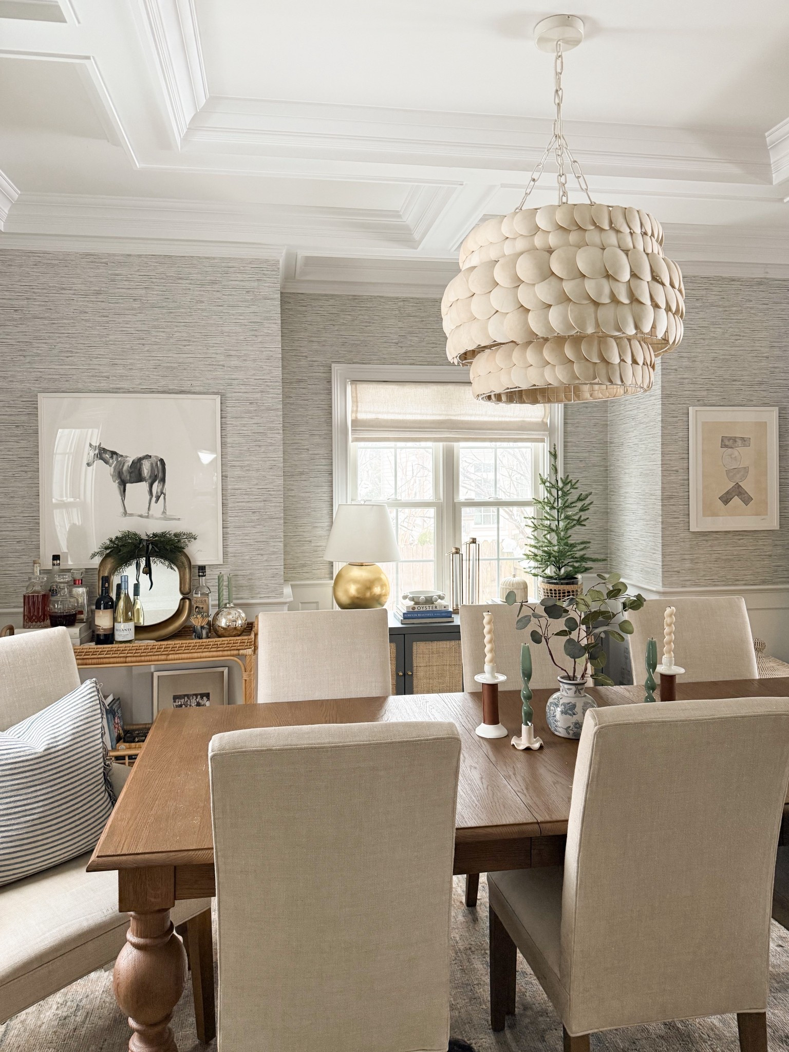 Holiday dining room inspo ✨

Grasscloth wallpaper, holiday home, dining room decor, nj Ted art, bar cart 

#LTKGiftGuide #LTKHome #LTKHoliday