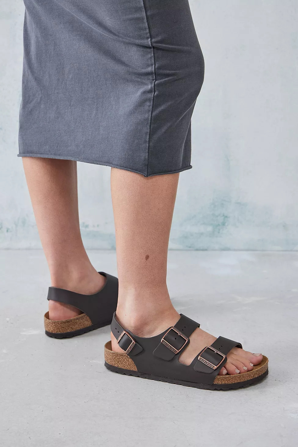 Birkenstock Sandalias Milano marrón oscuro | Urban Outfitters (US and RoW)