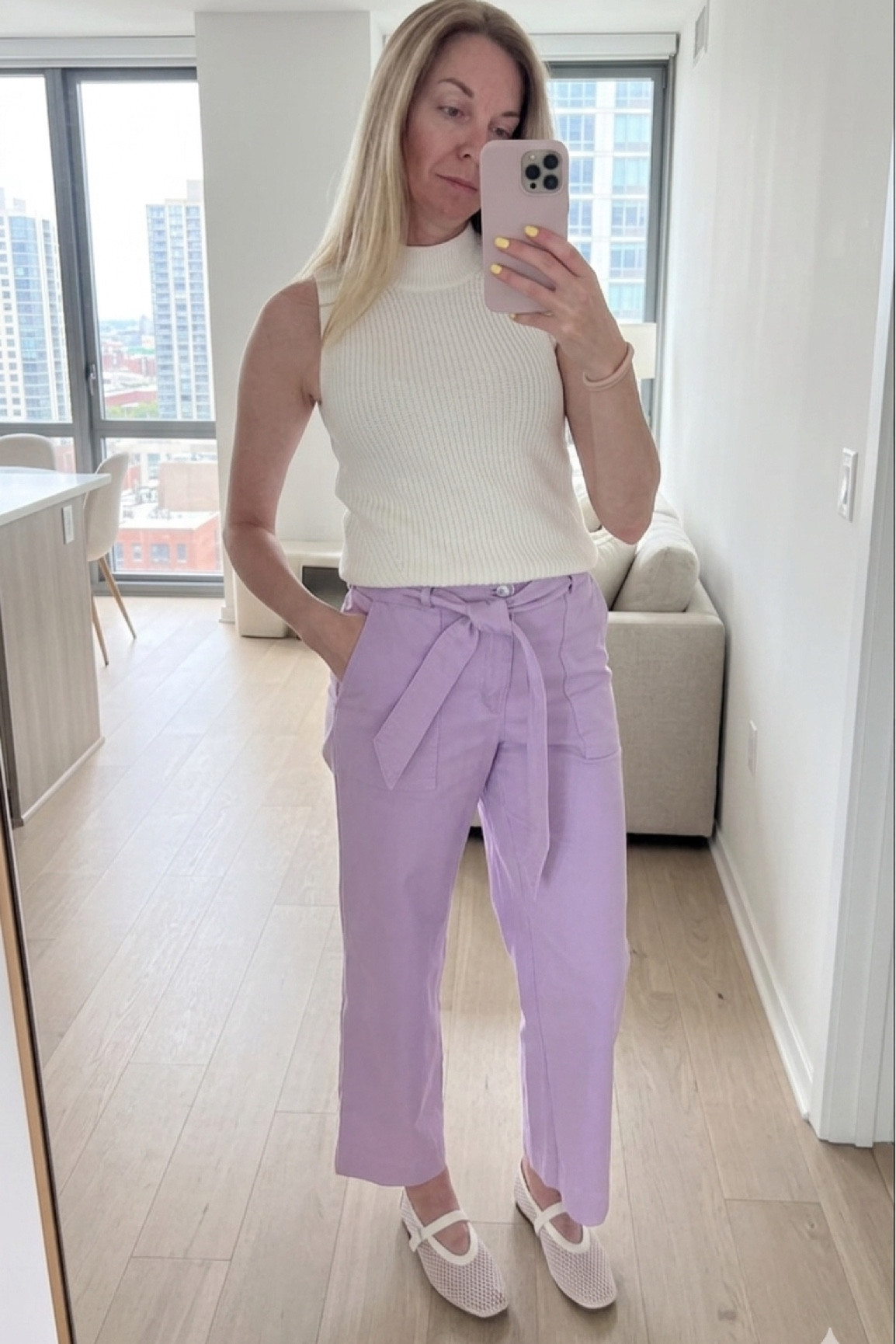 Summer-ready in this chic and cozy lavender look! 💜 This sleeveless knit turtleneck from Amazon is the perfect base for these paperbag waist trousers from LOFT. Shop this full outfit with the link in my bio or tap the photo.
#ootd #summerfashion #outfitoftheday #summerstyle #lavender #purple #amazondesign #loft #loftmystyle #summervibes #comfortablestyle #paperbagwaistpants #fashion #streetstyle #influencer