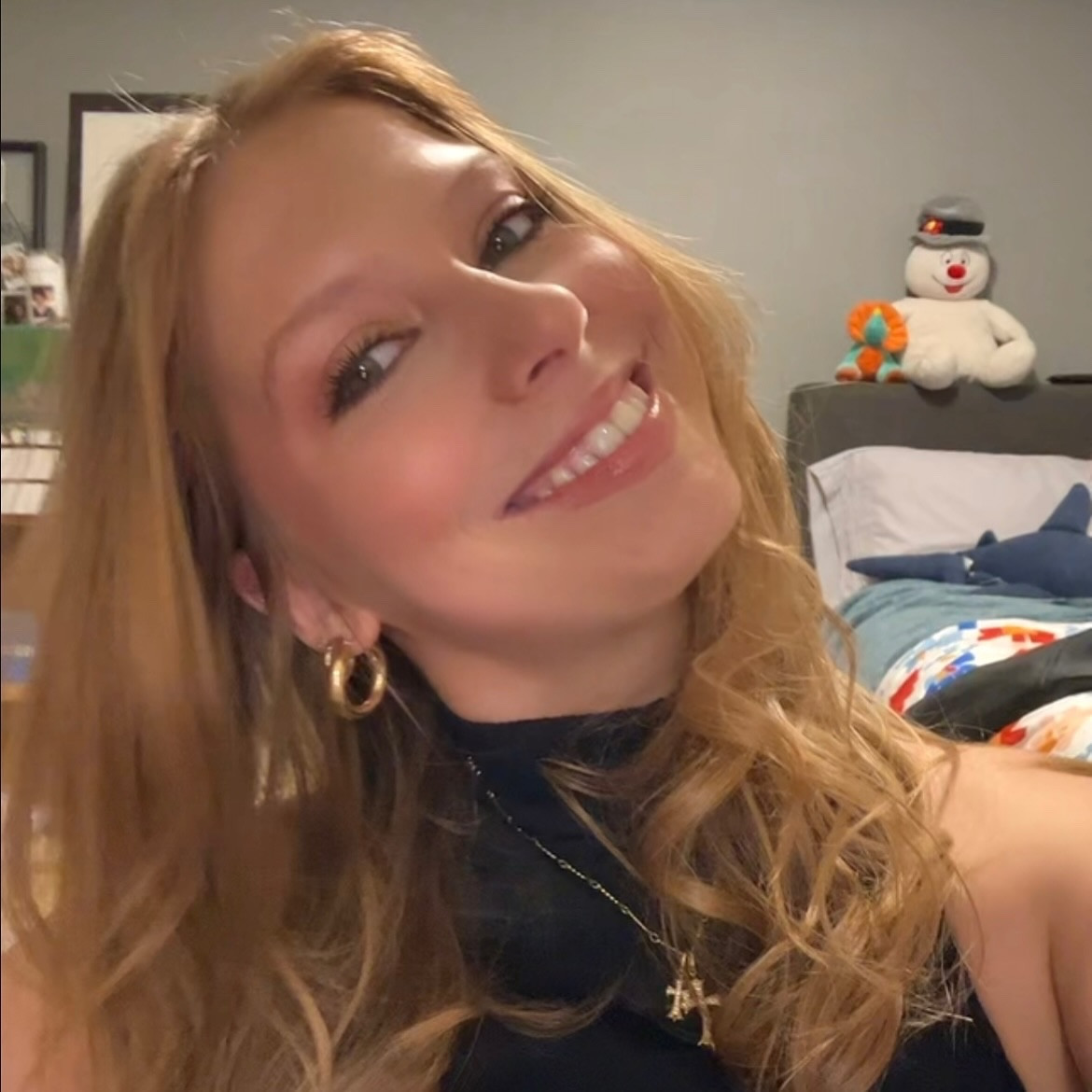 these selfies are sooo last year 😚