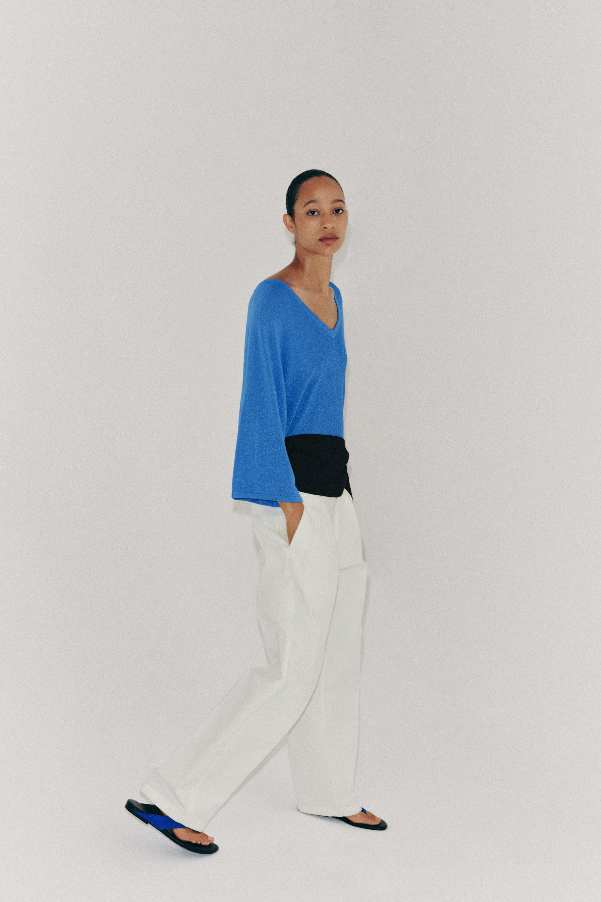 LOOSE-FIT V-NECK KNIT JUMPER | Zara UK