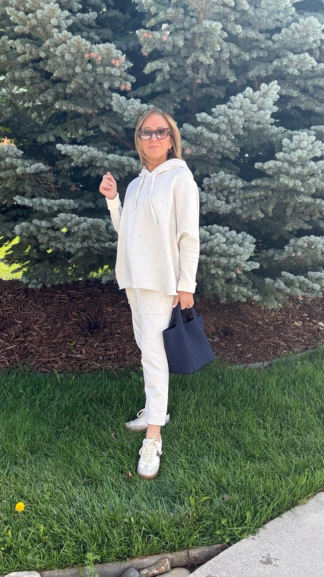 Loving this weather!! It’s time to start taking out more Fall items🍂.

Love this Venice Travel Set…so cozy! 

For reference I am 5’0 wearing an XS. 

*many items are on sale for 40% off this weekend. I’ll link what’s in my cart😉



#LTKPetite #LTKOver40 #LTKStyleTip