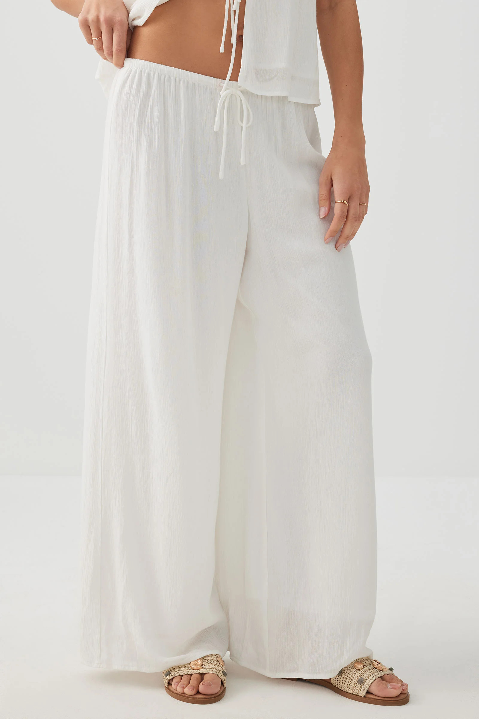Crinkled Mid Rise Flowy Pants | Ardene