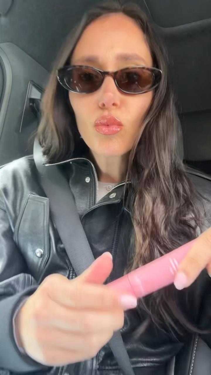 My newest addiction ❤️🌹💋 Use my code ‘LINDSI’ at checkout!! 

#ad #ubeautypartner @ubeauty

#LTKFindsUnder100 #LTKStyleTip #LTKBeauty