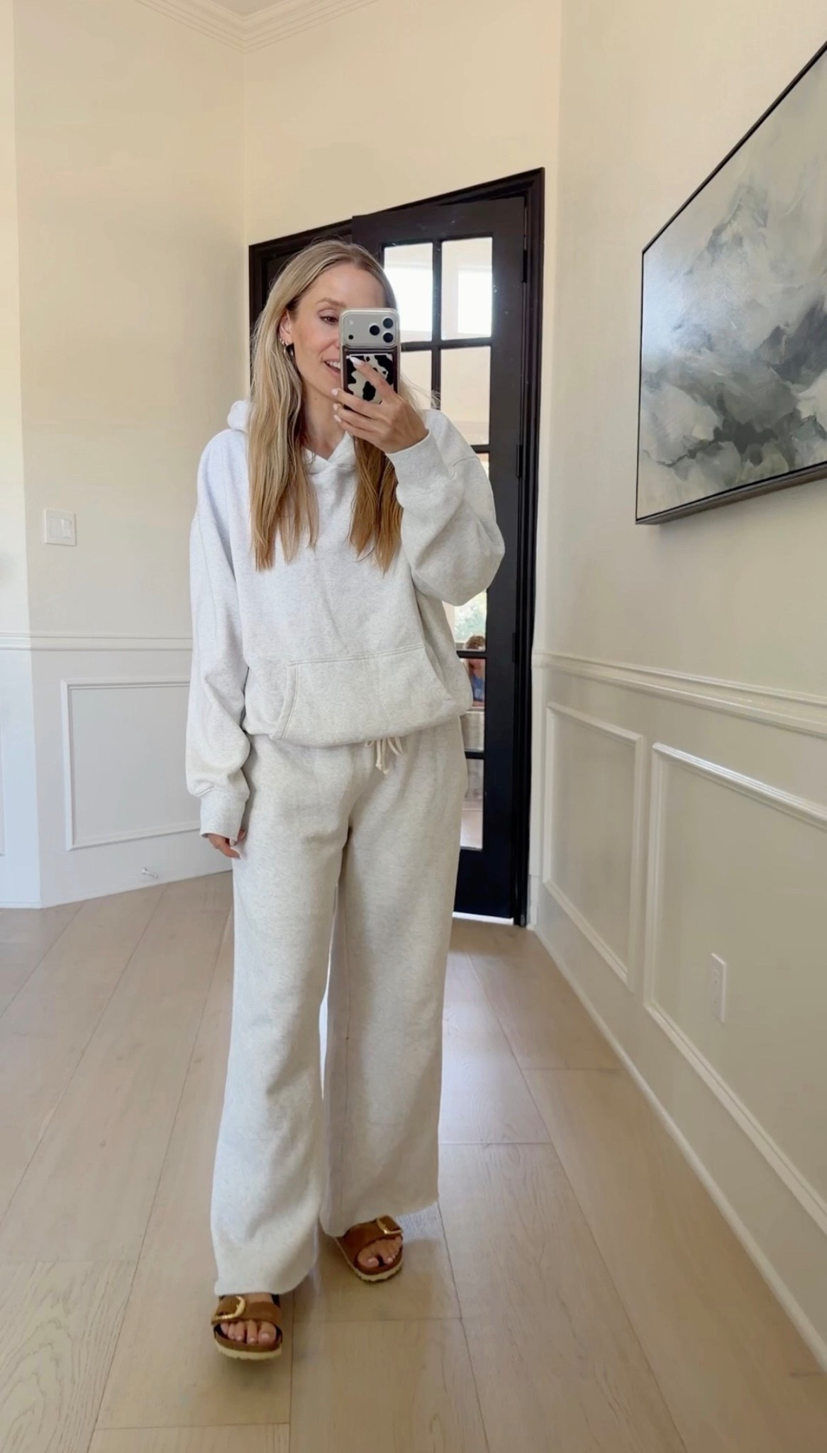 🤍 Sunday comfies that won’t break the bank 🤍 these are the closest sweats I’ve found to Abercrombie’s Sunday collection. 

I went up one size (to medium) in both.

5’5” // 120 lbs 