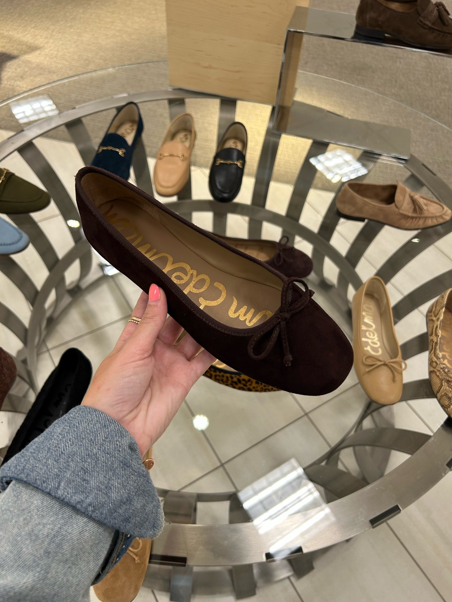// the cutest chocolate brown suede ballet flats for fall! //

#LTKootd #LTKSeasonal