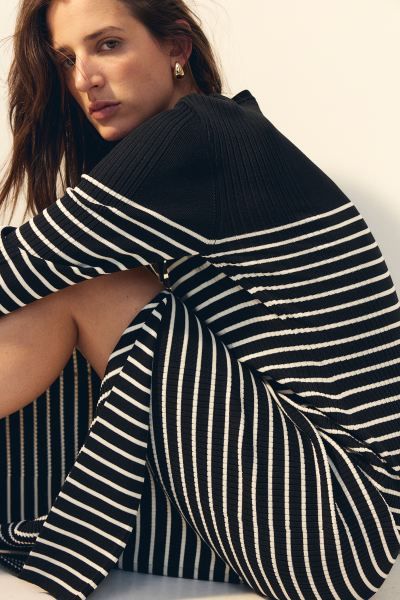 Long Rib-knit Dress - Round Neck - Long sleeve - Black/white striped - Ladies | H&M US | H&M (US + CA)