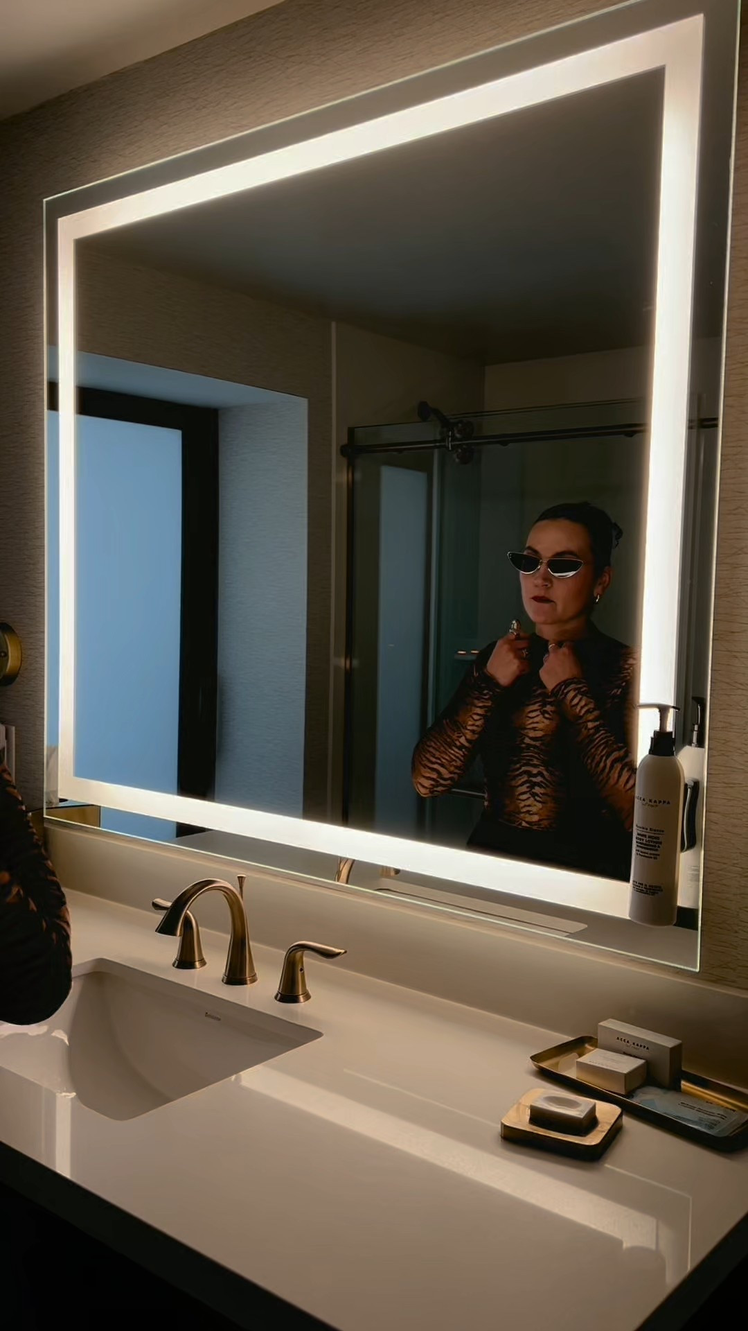 The vibes are right 🐅💄💋
Mesh top is from Dressed in LaLa
Bralette is from Zara
This outfit is perfect for going out on the weekends!!

#LTKBeauty #LTKSaleAlert #LTKStyleTip