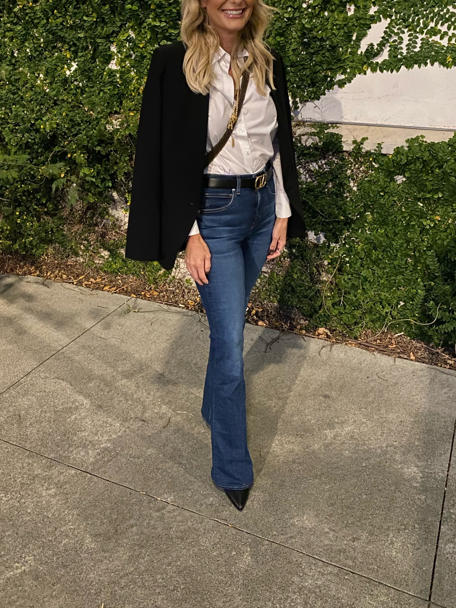 Love these jeans and blazer! 