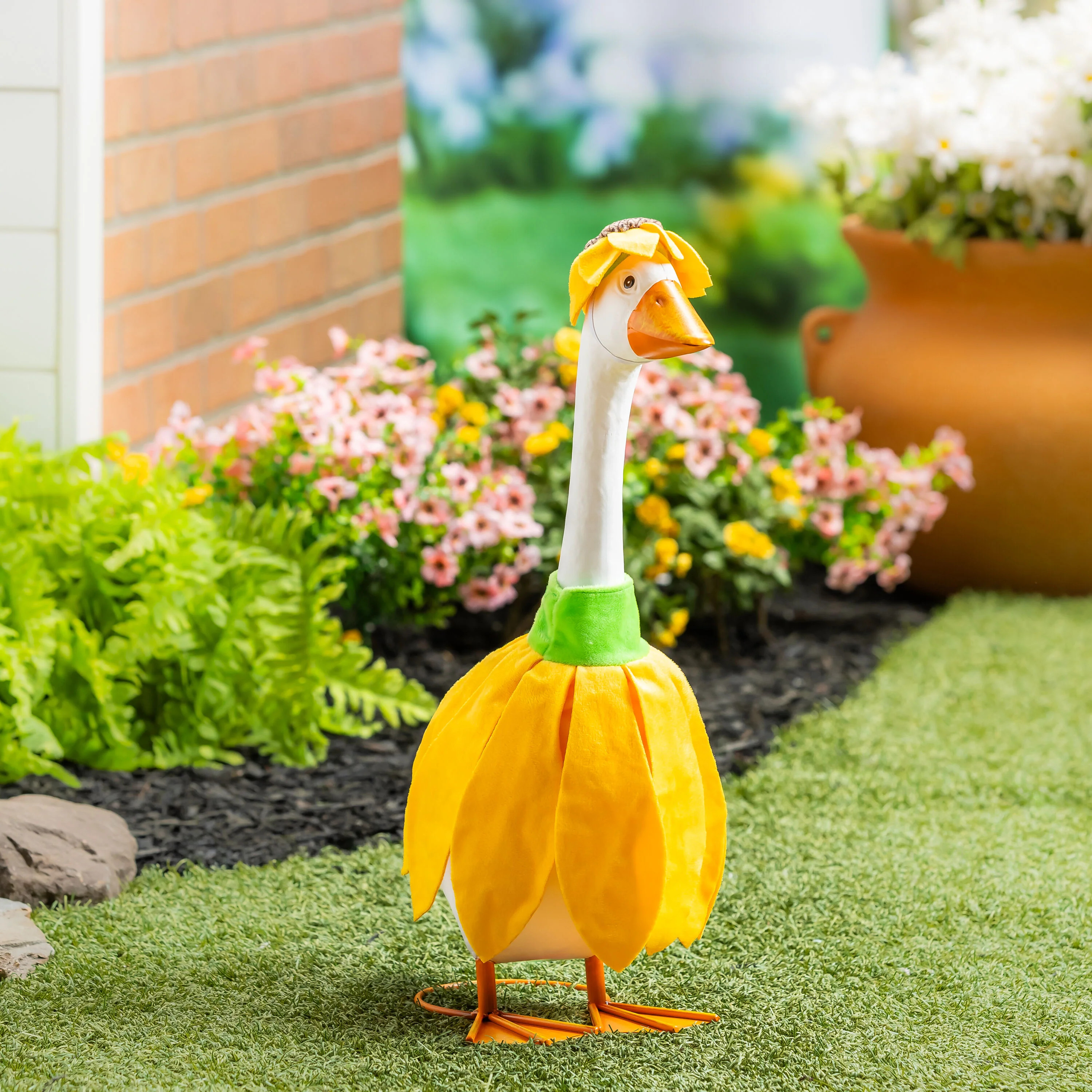 Giddy the Porch Goose Outdoor Statue with Sunflower Outfit, 21"H | Plow & Hearth