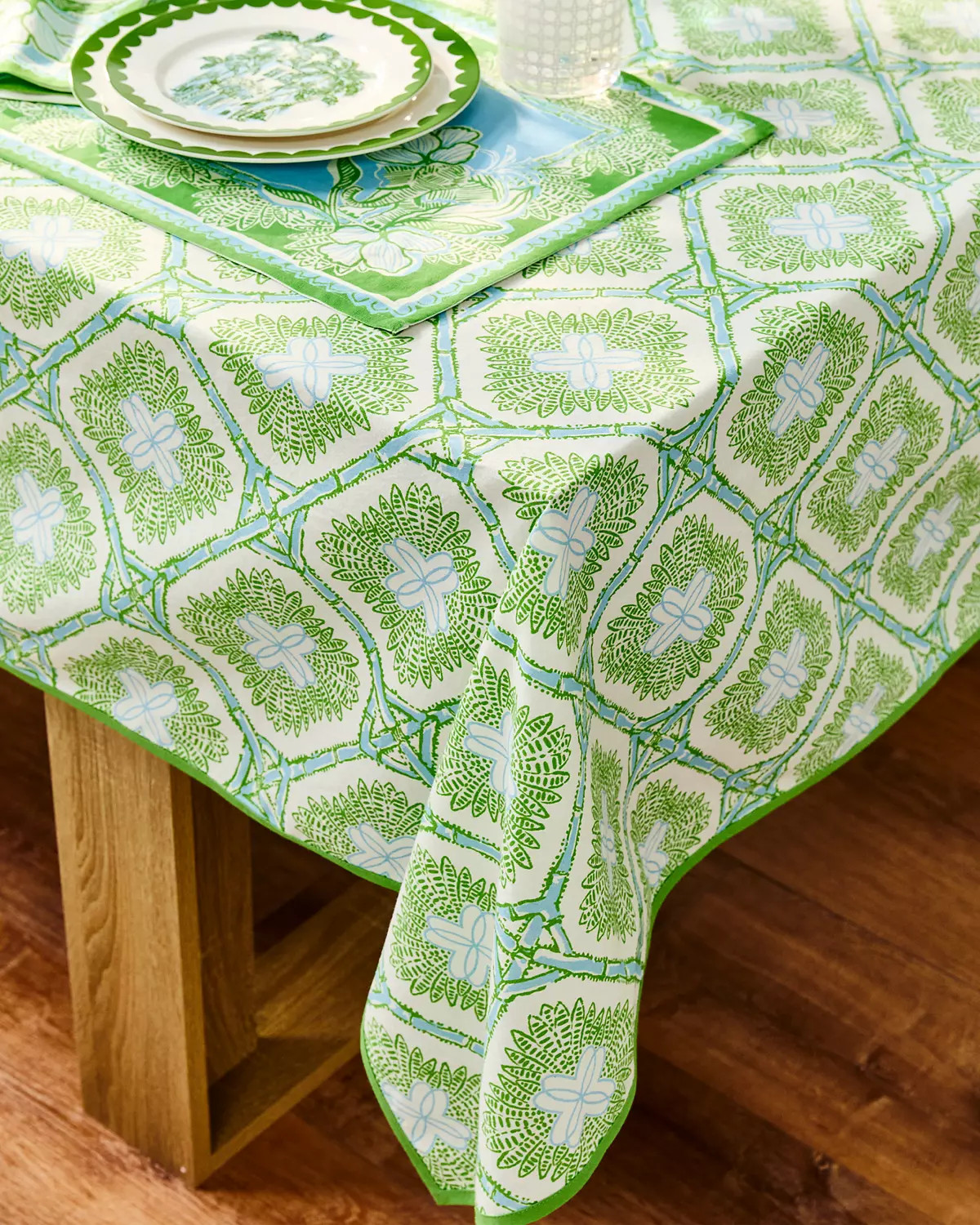 Tablecloth with Piped Edge | Lilly Pulitzer