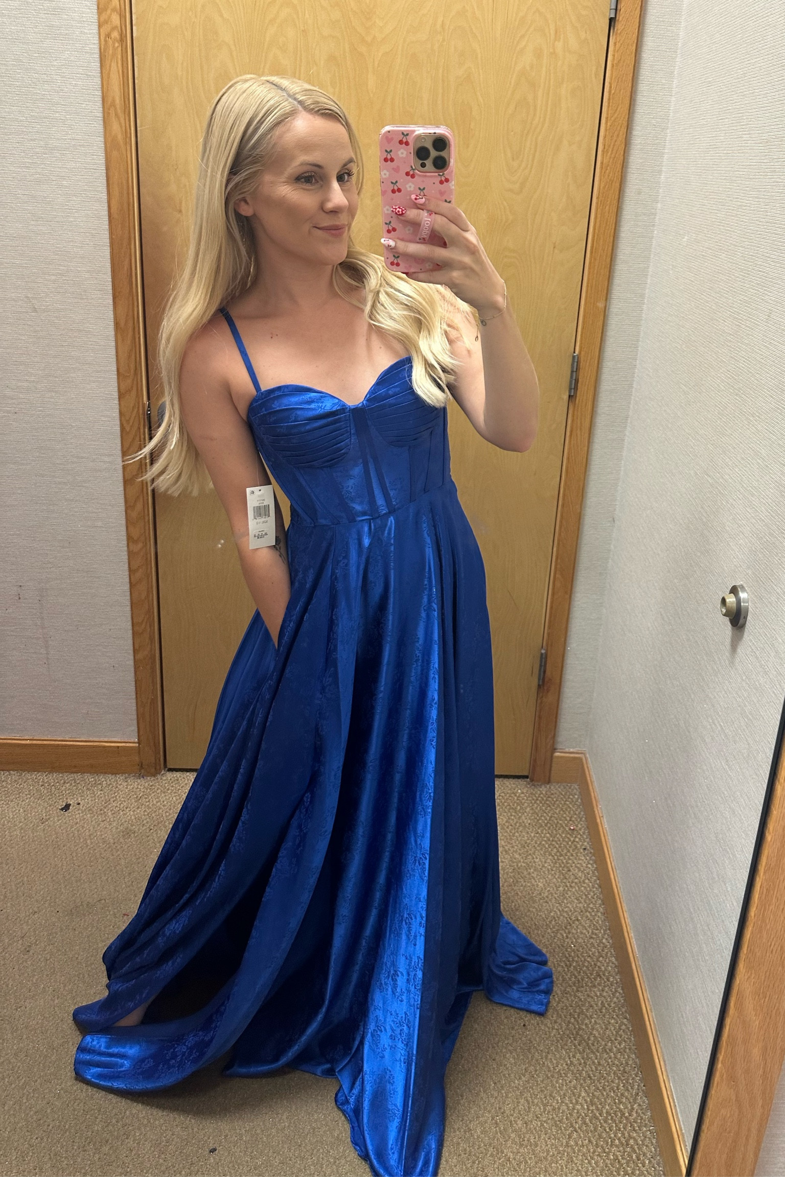 Blue beautiful princess dress! Would be perfect for the ball. 🤍🇺🇸