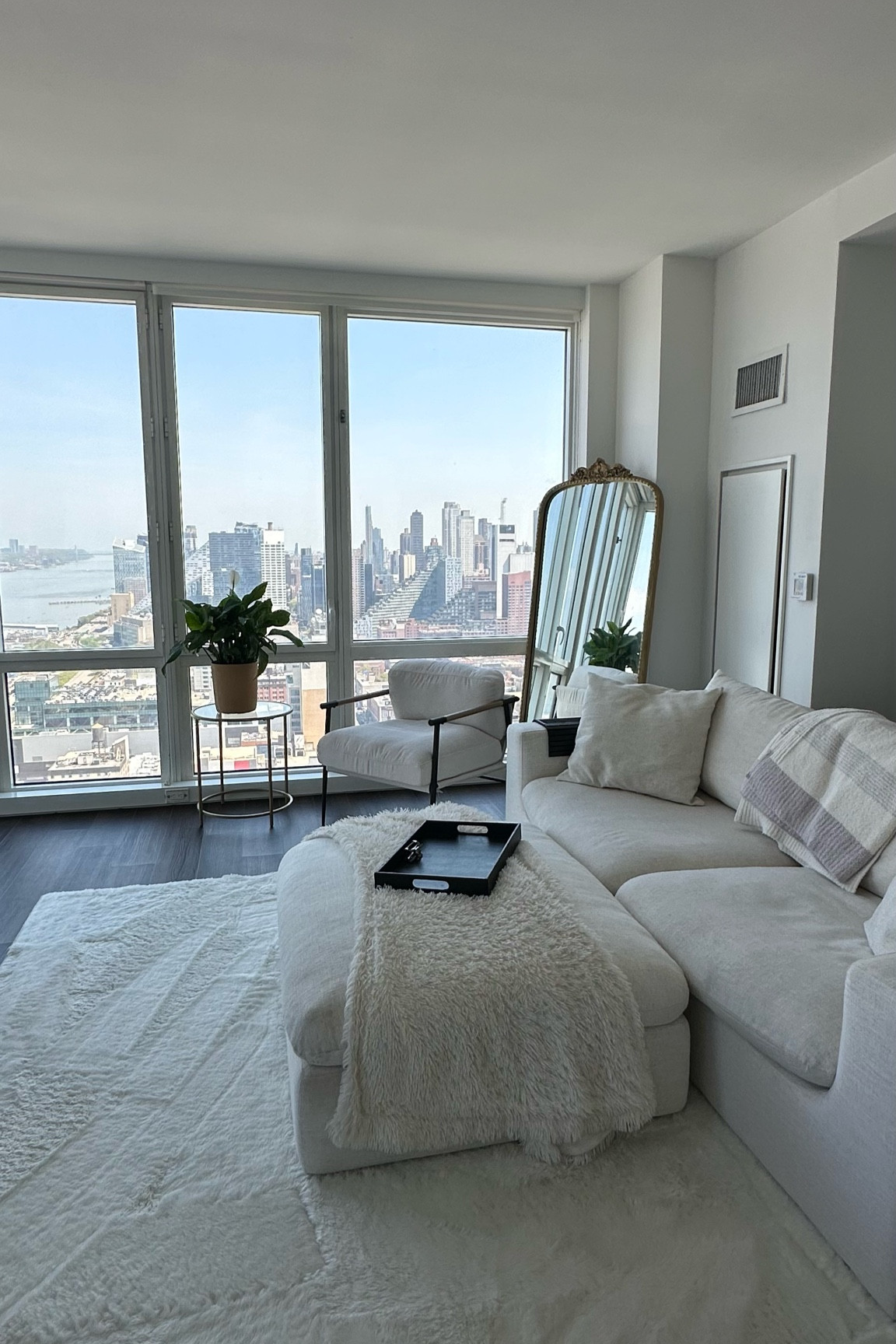 obsessed with my living room!!! ruggable code “mallorykil10” to save $$

#LTKhome