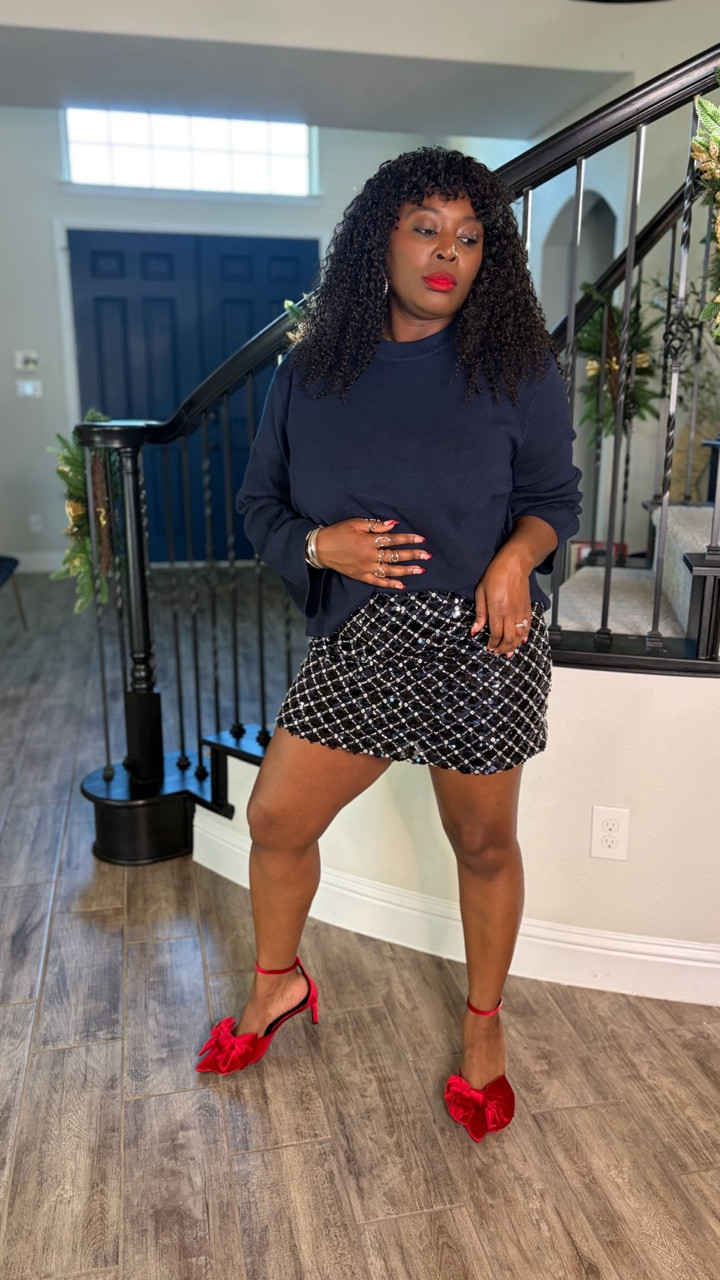 Give me sequins that shine, velvet that pops and a soft knit that keeps things cozy. The holidays are the perfect excuse to play with all the textures and @H&M had me covered✨🎁💃🏾

#holidaystyle #festivefashion #midsizefashion #sequinsseason #velvetvibes#holidayparty

#LTKSeasonal #LTKHoliday #LTKootd
