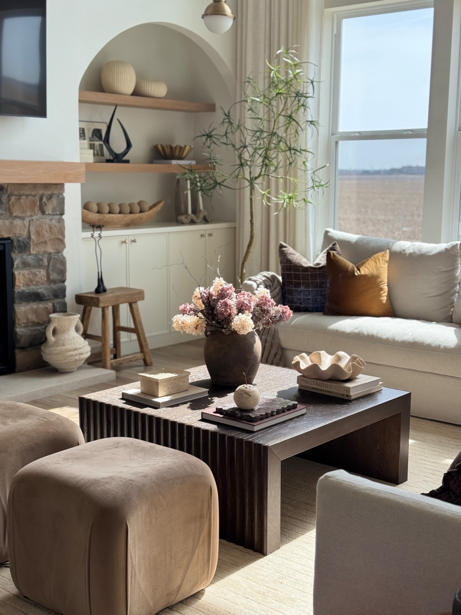 Spring Coffee Table Styling! 

my go-to coffee table styling tips: 

start with stacked books 
add a statement piece like a bowl or sculptural object
bring in something organic like a vase with stems
mix in marble or stone for a little depth
add something functional (tray, box, something to hold remotes)

pro tip: always leave space for your coffee… it is a coffee table after all ☕️