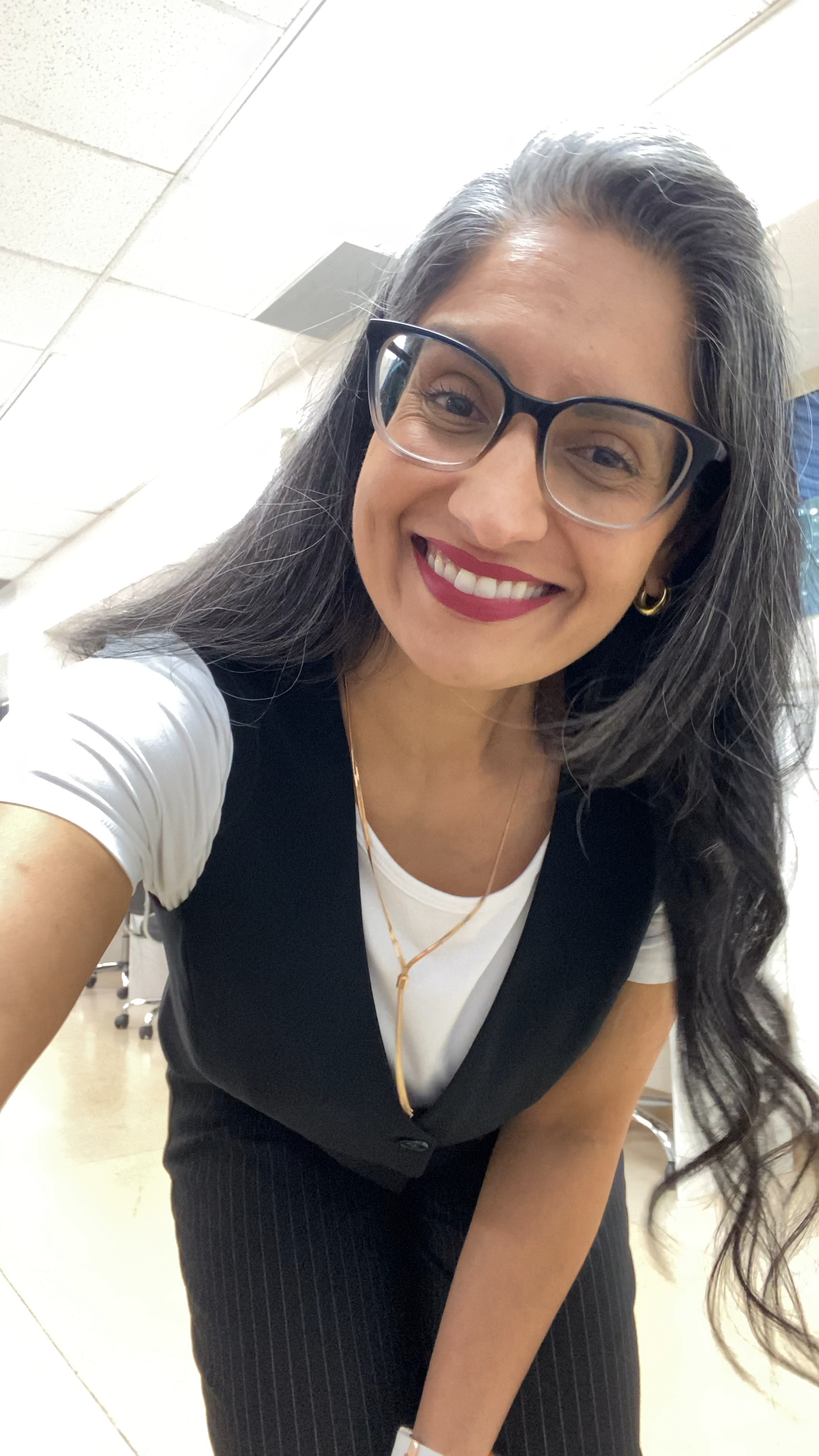 Fit of the day!

Paired my vest with a white shirt, pinstripe pants and my white sneakers. The gold lariat necklace adds the finishing touch!

#LTKstyletip #LTKworkwear #LTKfamily