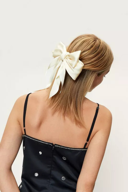Satin Oversized Double Bow Hair Clip | Nasty Gal (US)