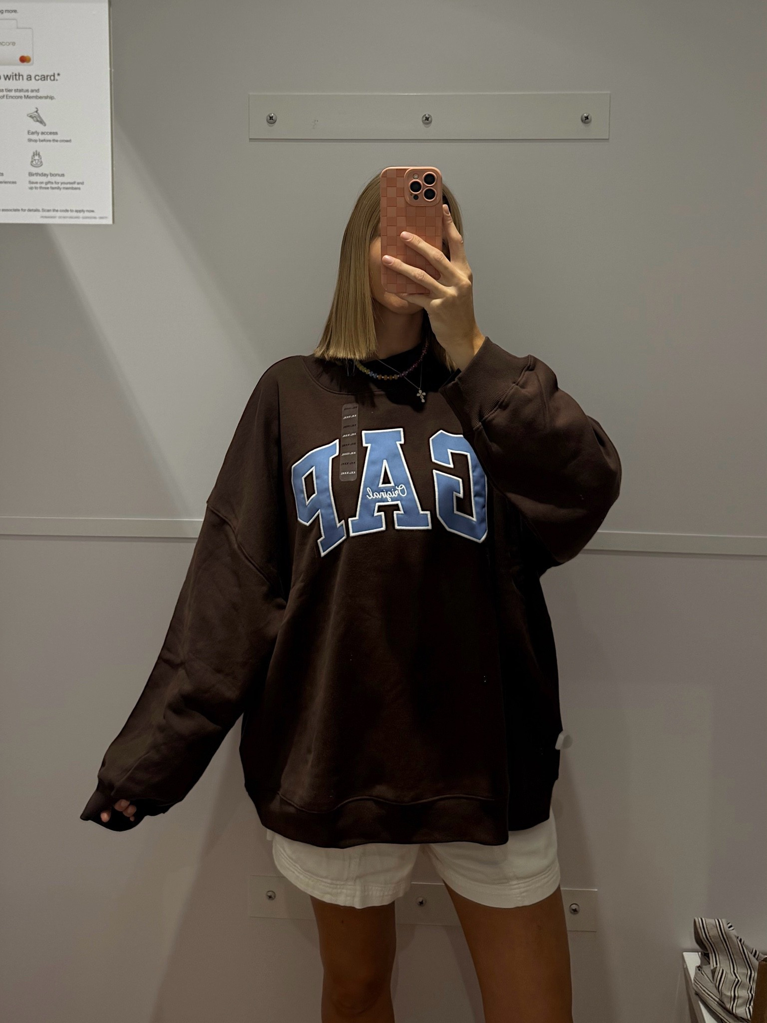 Had to grab this brown crewneck for fall! 🤎 I’m a true medium, sized up to the L/XL and I love the fit! So incredibly soft inside 🙌 and so many colors! Perfect for the bump too 🤗