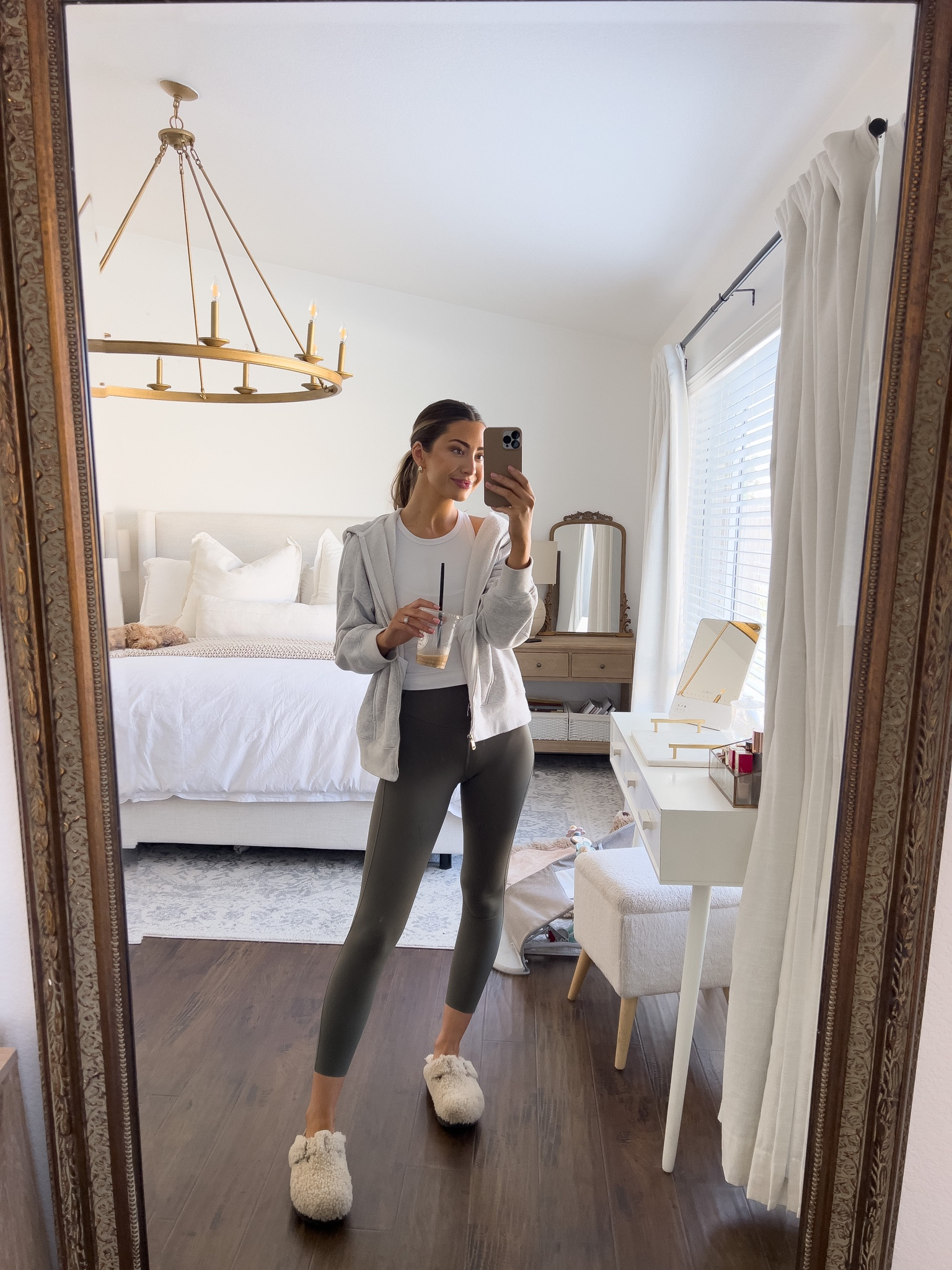 4 in top, bottoms & small in zip up! 

#LTKfit