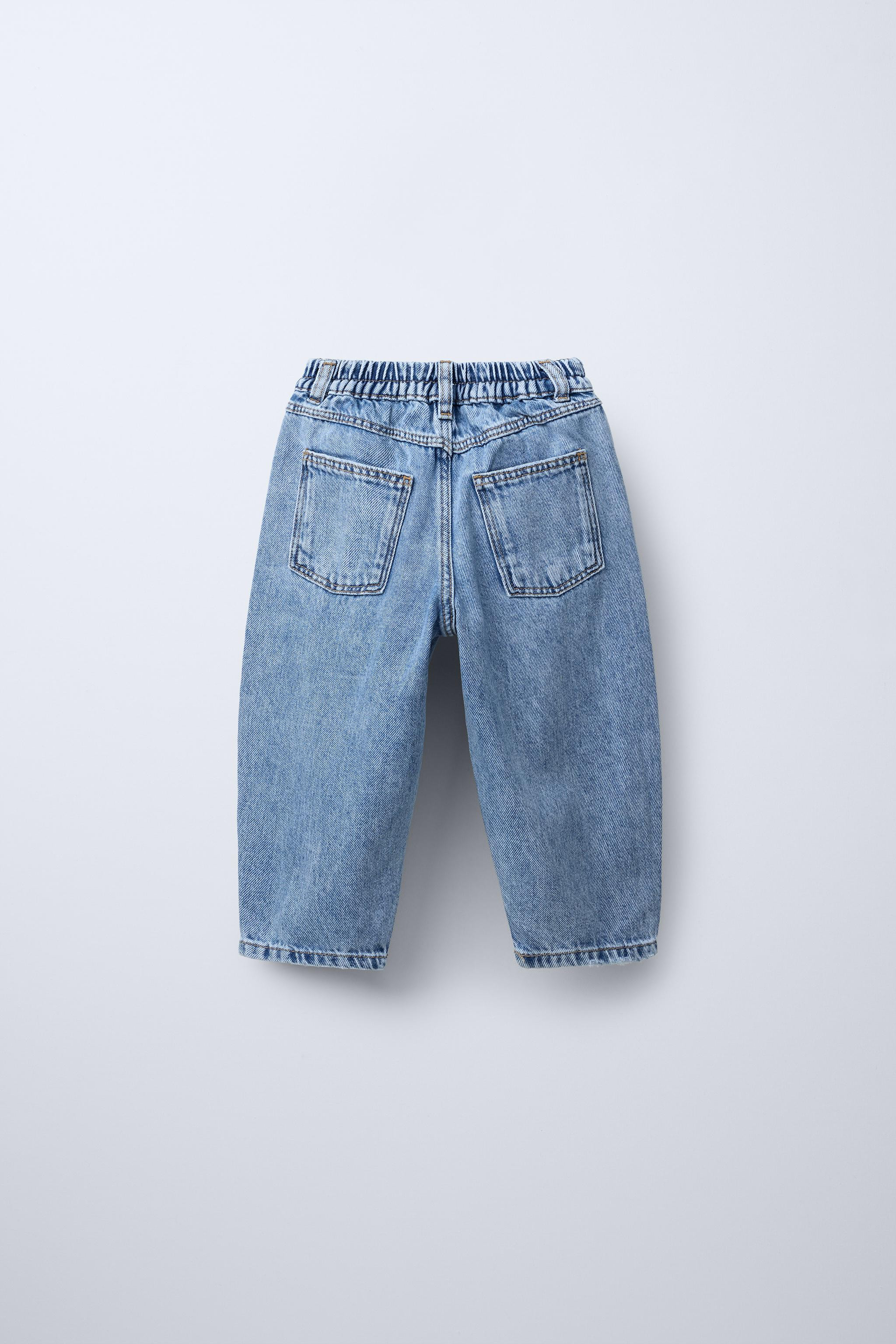 Baggy jeans with an elastic waistband and front button fastening. Front pockets and patch pockets... | Zara UK
