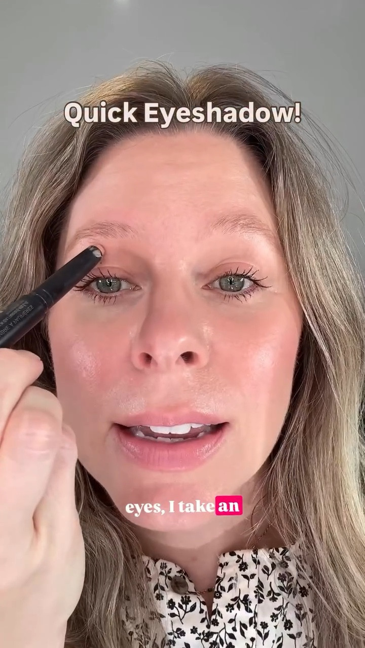 Need a fast and simple eyeshadow look? I've got you covered! Eyeshadow sticks are my go-to for this because they're so easy to blend out with your fingers. It's a subtle, but it elevates your whole look. Try it out and follow for more everyday makeup inspiration!

Using @lauramercier eyeshadow stick in shade: Dune. Happy to send it your way, just let me know in the comments below.

#makeupformaturewomen #hoodedeyes