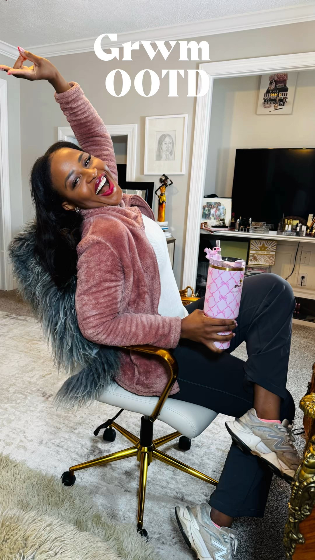 Two weeks in the house.
The ice is finally melting.
And yes… we are READY to touch grass. 🌱
Getting dressed felt ceremonial today.

Wearing my Lululemon set because comfort and discipline can coexist, paired with New Balance because errands + cardio still count.

Makeup stayed soft but intentional: Chanel foundation, Dior Lip Maximizer, and a full-day setting spray to lock it all in.

I’m baking sourdough today, so you already know cardio had to happen. Balance is the lifestyle. Bread AND movement. Always. 🍞🚴🏽‍♀️

The rain warmed things up, the ice is letting go, and life is slowly resuming. Getting dressed is part of the reset.

Shop the full look + beauty on my LTK.
Let’s step outside and start again.

lifestyle, athleisure outfit, Lululemon set, New Balance sneakers, everyday makeup routine, @lululemon sourdough baking day, cardio at home, wellness routine, snowed in reset, mom fitness style

#LTK #LTKStyle #LTKFit #FitLifestyle #AestheticAthleisure #LululemonStyle #NewBalanceWomen #WellnessRoutine #EverydayMovement #SlowLiving #CardioAtHome #SourdoughLife #GetDressedForYourDay #TouchGrassEnergy 🌿

#LTKgrwm #LTKdayinmylife #LTKootd