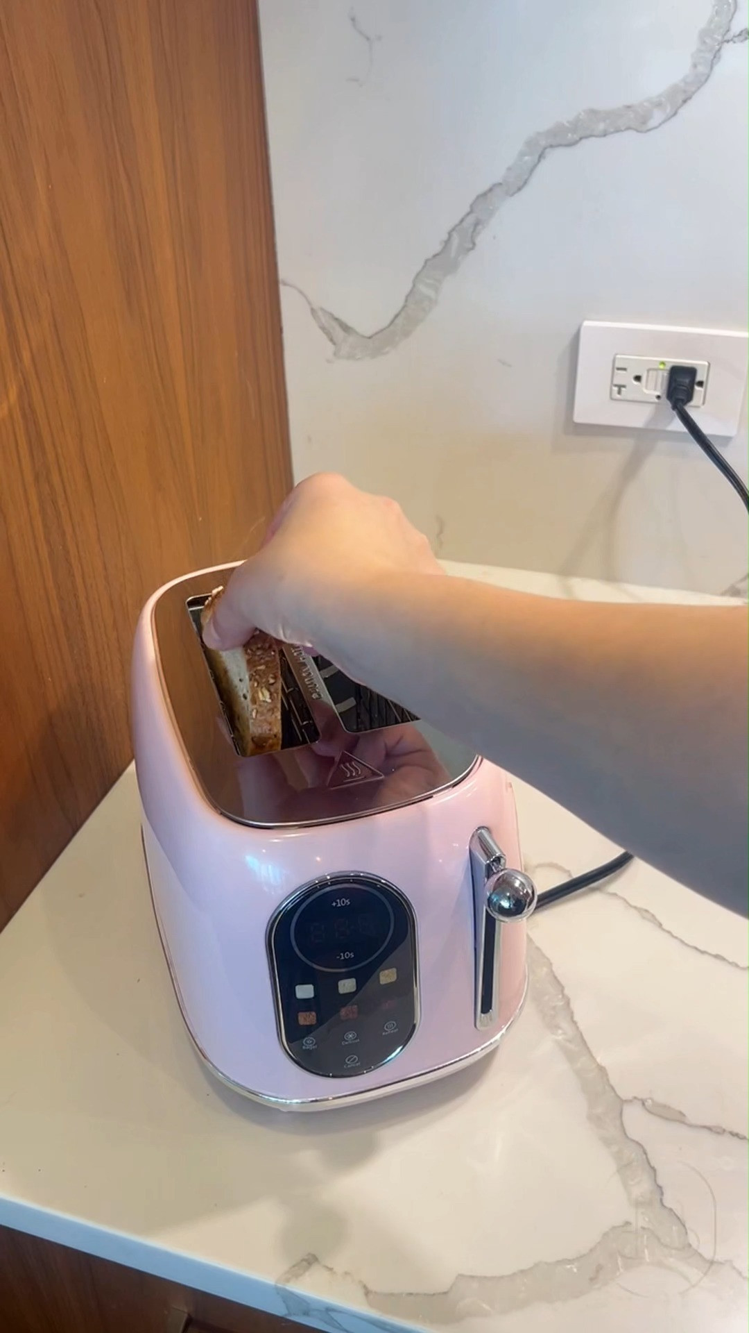 Mornings are chaotic enough without having to readjust toaster settings for every single family member's preference ☕️ High-utility kitchen appliances should simplify your daily routine, not add extra steps.

#LTKKitchen #LTKHome #LTKFinds #keenstone #kitchenappliances #smartkitchen #toaster #countertopsetup #morningroutine #homeessentials #momhacks #breakfastideas #kitchengadgets #smartshopping #cleandesign #homeappliances #dailyroutine #smartliving #kitchenhacks #cleankitchen #kitchenessentials #homefinds #appliances #modernhome