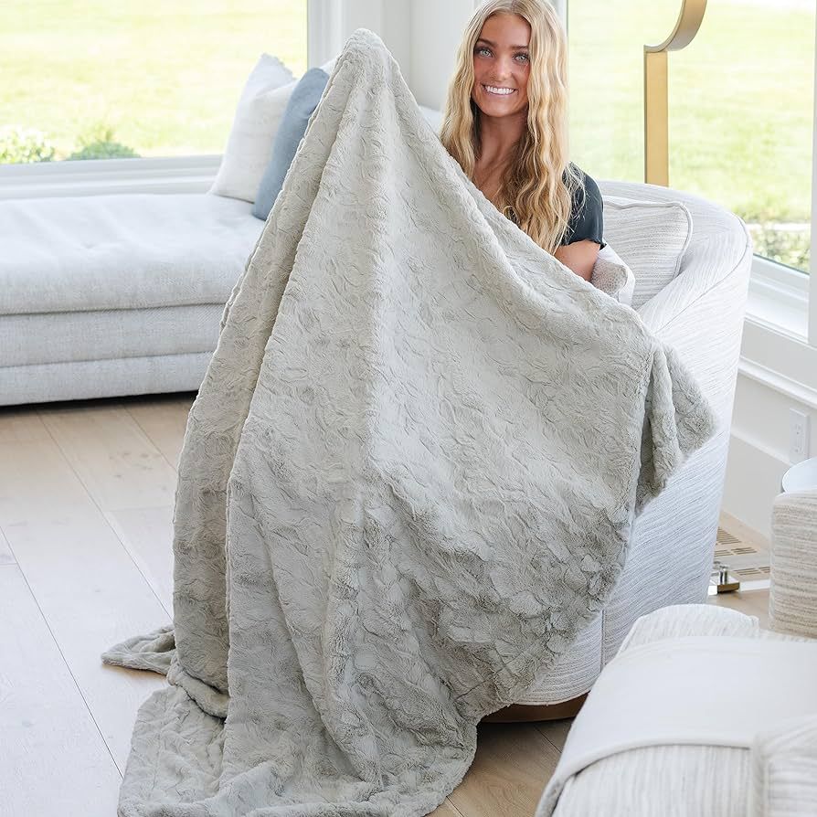 GRACED SOFT LUXURIES Feather Faux Fur Throw Blanket | Ultra Soft & Fluffy 50x60 inches | Cozy, Th... | Amazon (US)