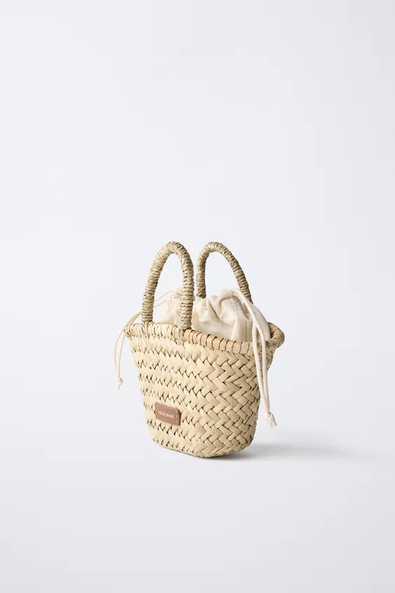 Mini raffia-effect basket bag. Drawstring closure. No shoulder strap.Height x Length x Width: 13 ... | Zara UK