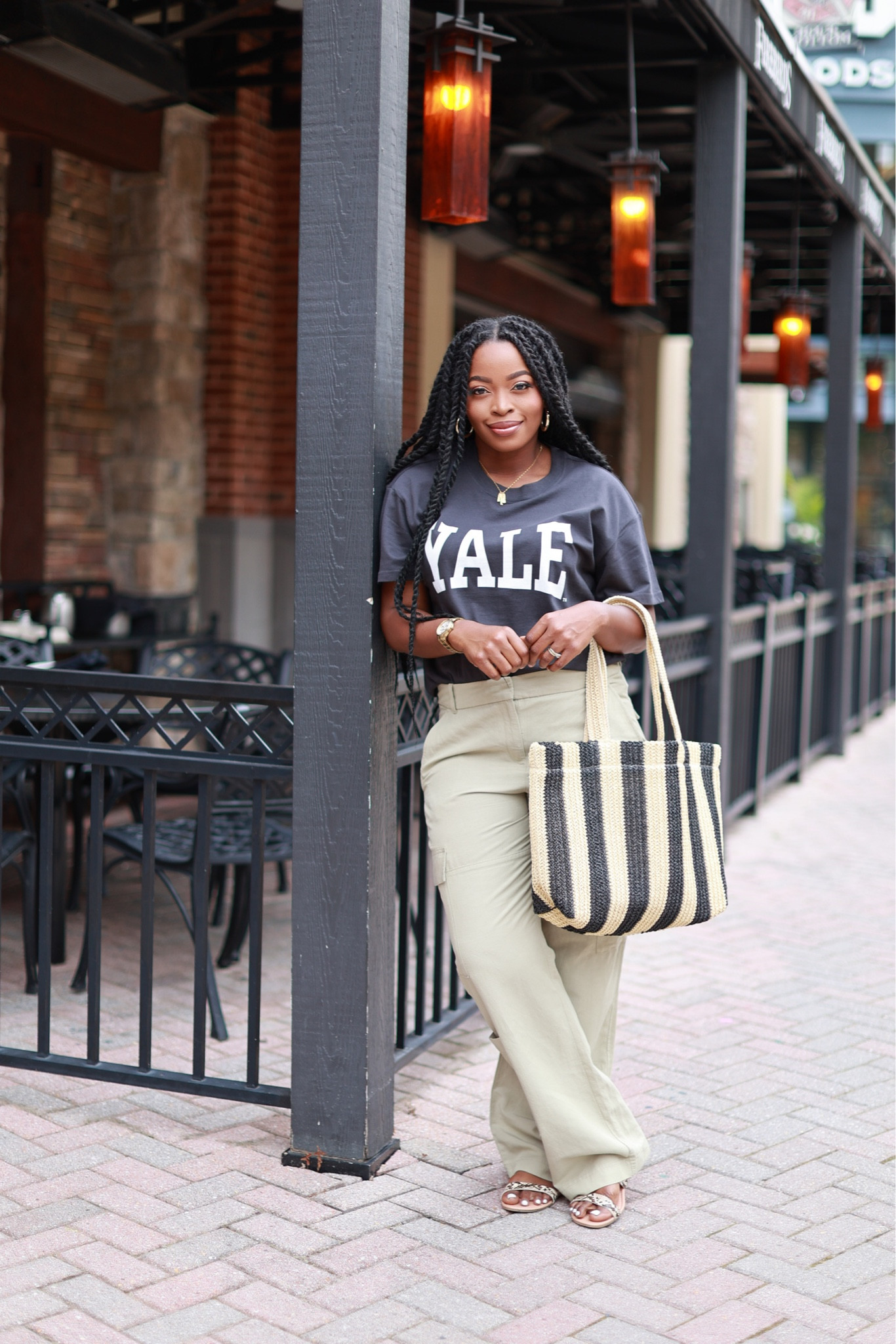 It’s giving collegiate!! 👏🏾  The combination of this dark grey Yale tee with olive green cargo pants is a look. 😍 #ootd #cargopants #style 

#LTKFind #LTKfit #LTKcurves
