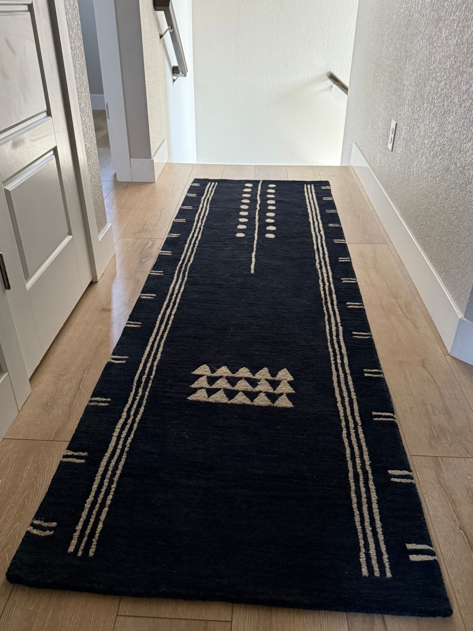 Gorgeous hand-tufted wool rug 😍

#LTKStyleTip #LTKHome