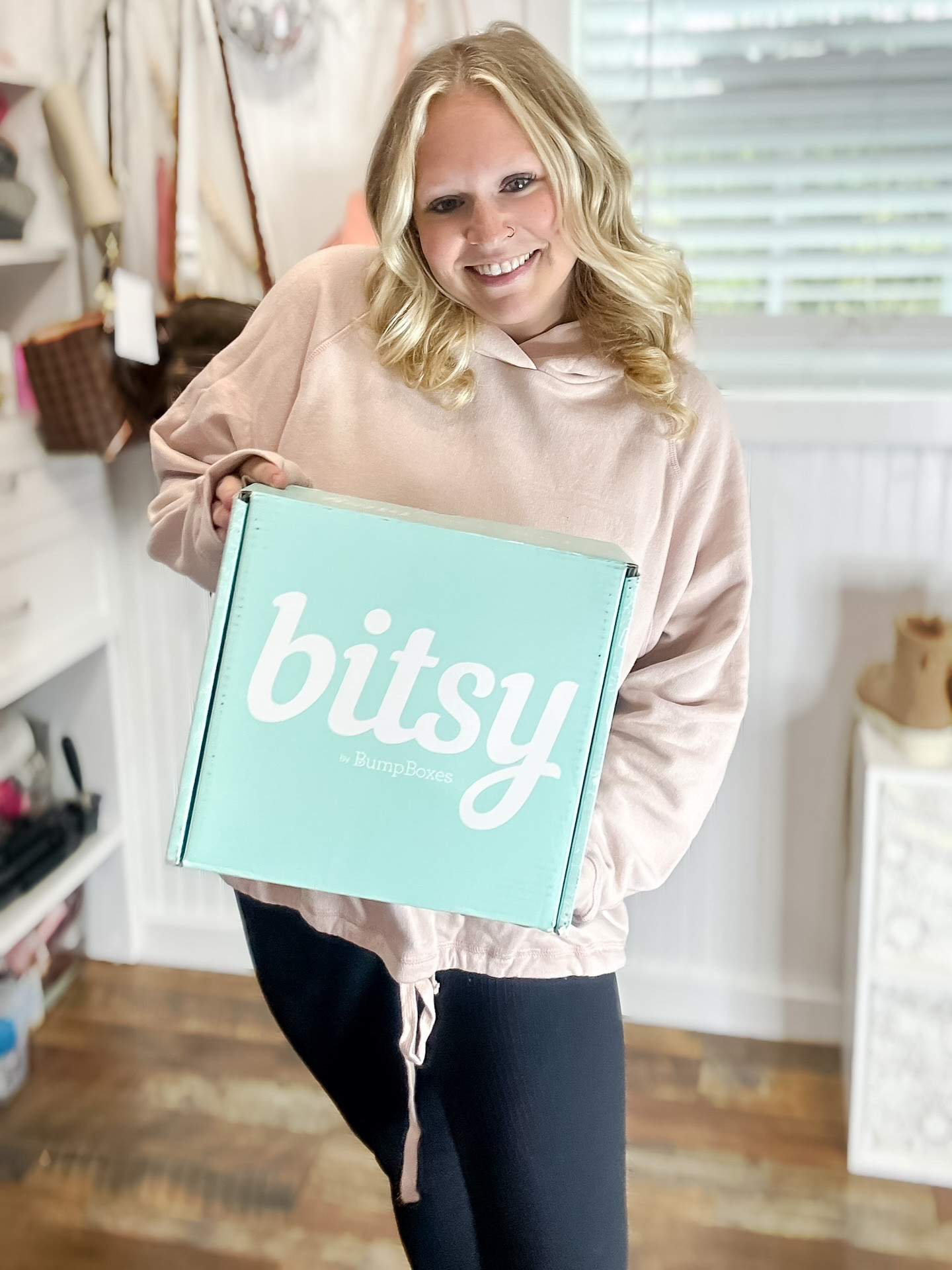 This month’s @bitsyboxes was all about PLAY! ✨🤩 the teether and the wipes are MUST HAVES right now!

Every month a new box is delivered to my door & I can’t wait to see what’s next! 👏🏻

@bitsyboxes @bumpboxes 🖤✨