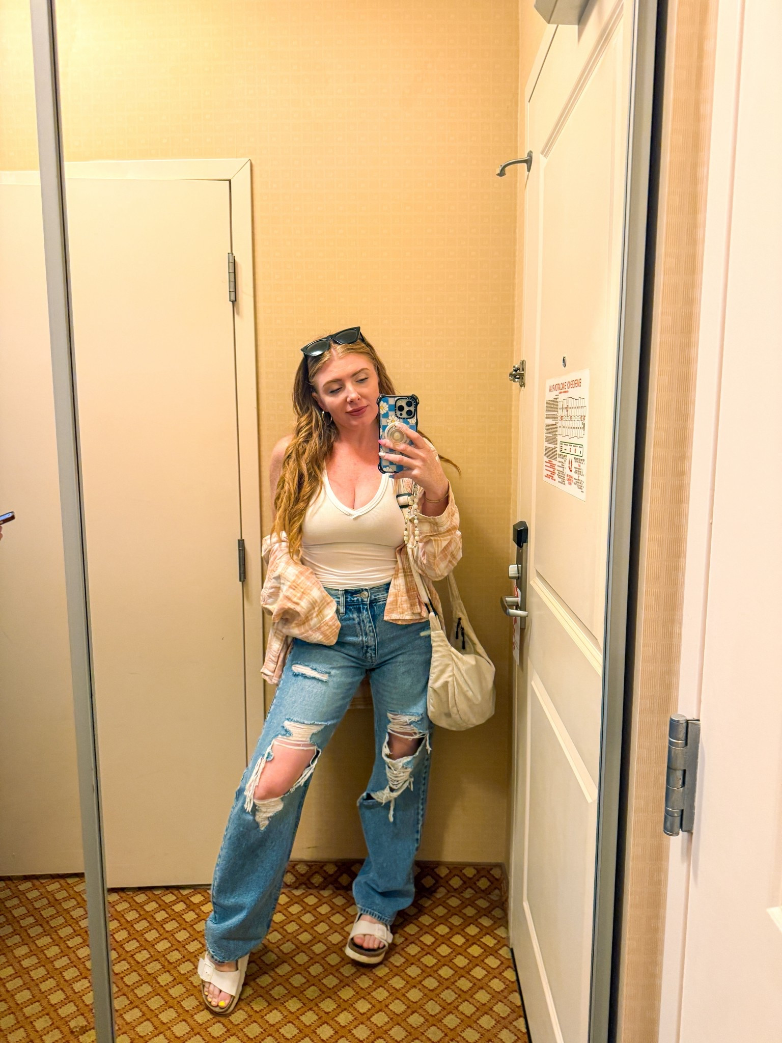 Soccer mom fit check

#LTKFamily #LTKFindsUnder50 #LTKMidsize